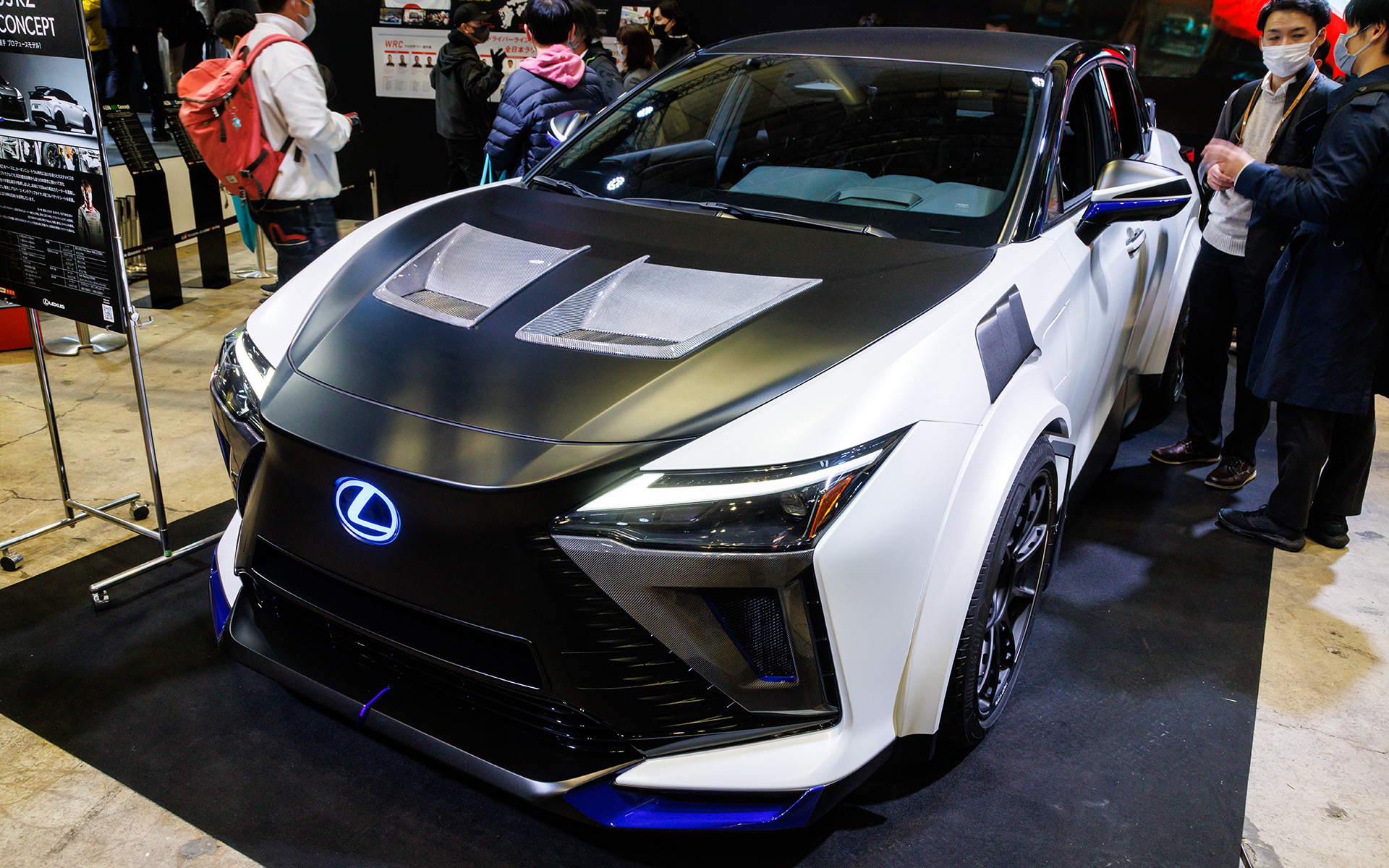 レーシングドライバー佐々木雅弘選手がBEVでもカスタマイズが楽しめることを目指してプロデュース。格好良さを重視してワイド（90mm）＆ロー（30～40mmダウン）を極めている