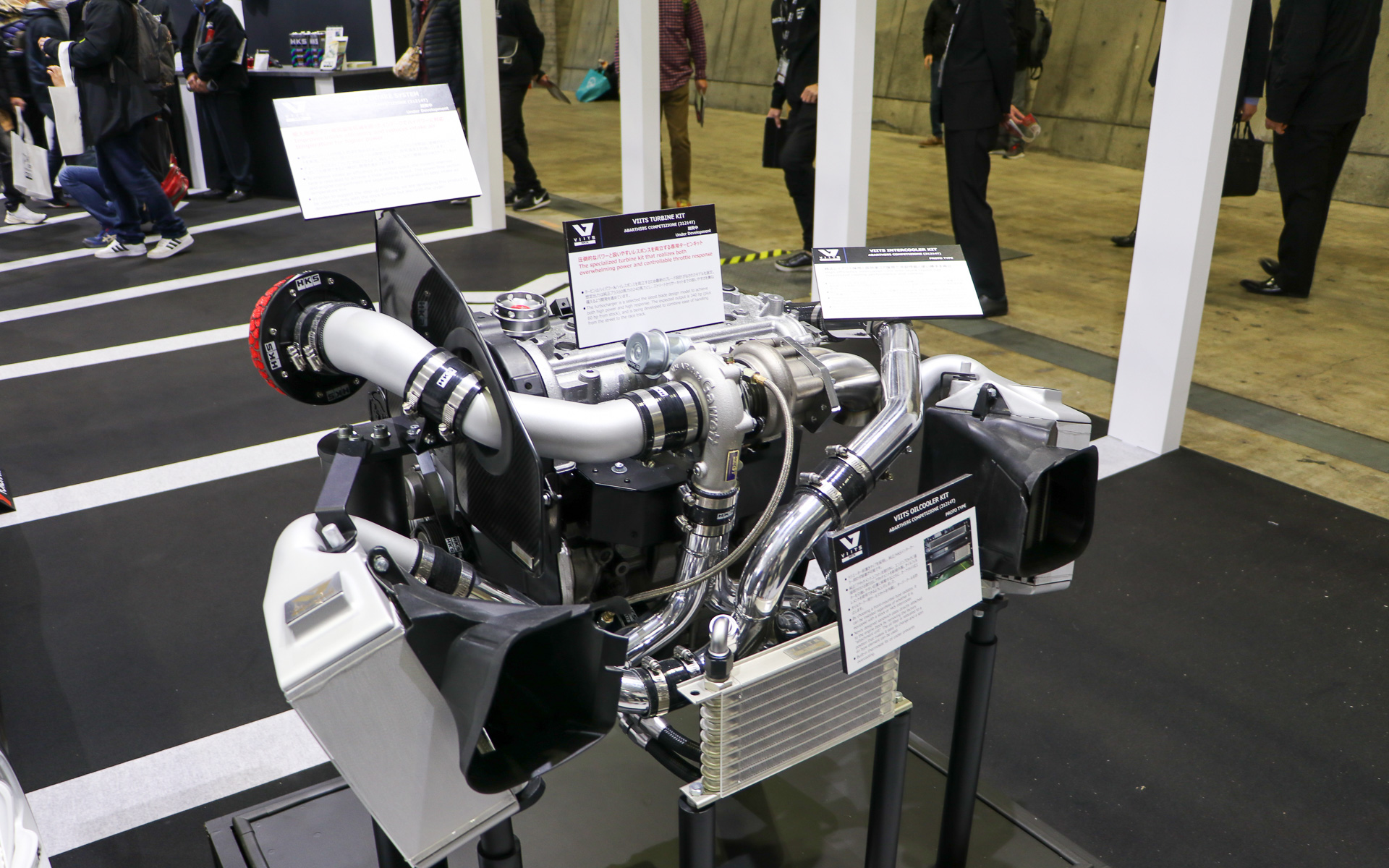 タービンキットを装着したエンジンを展示
