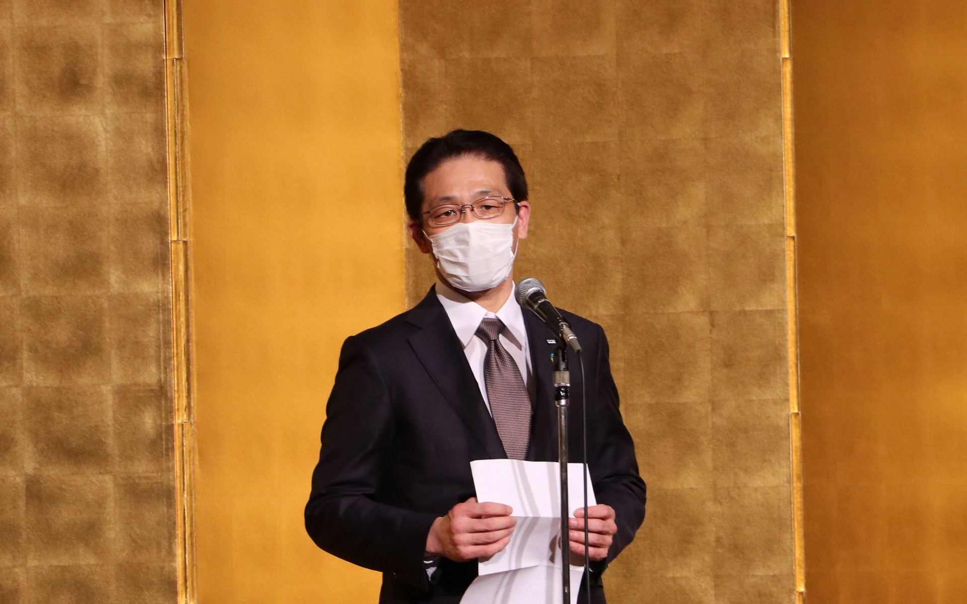 式典であいさつする株式会社エッチ・ケー・エス 代表取締役社長 水口大輔氏