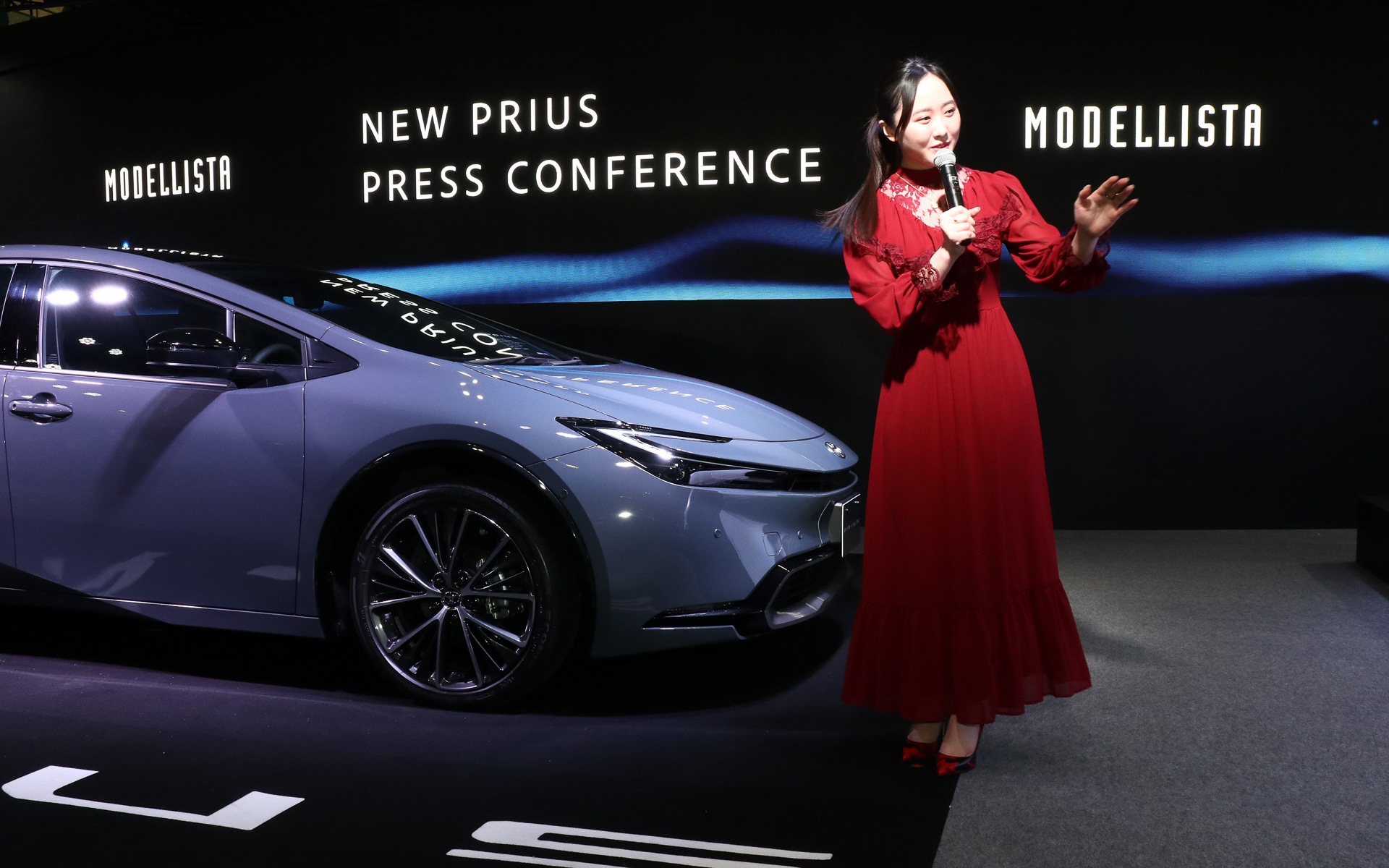 2つのスタイルのどちらがよいか問われ、「NEO ADVANCE STYLE」のほうを指した本田望結さん