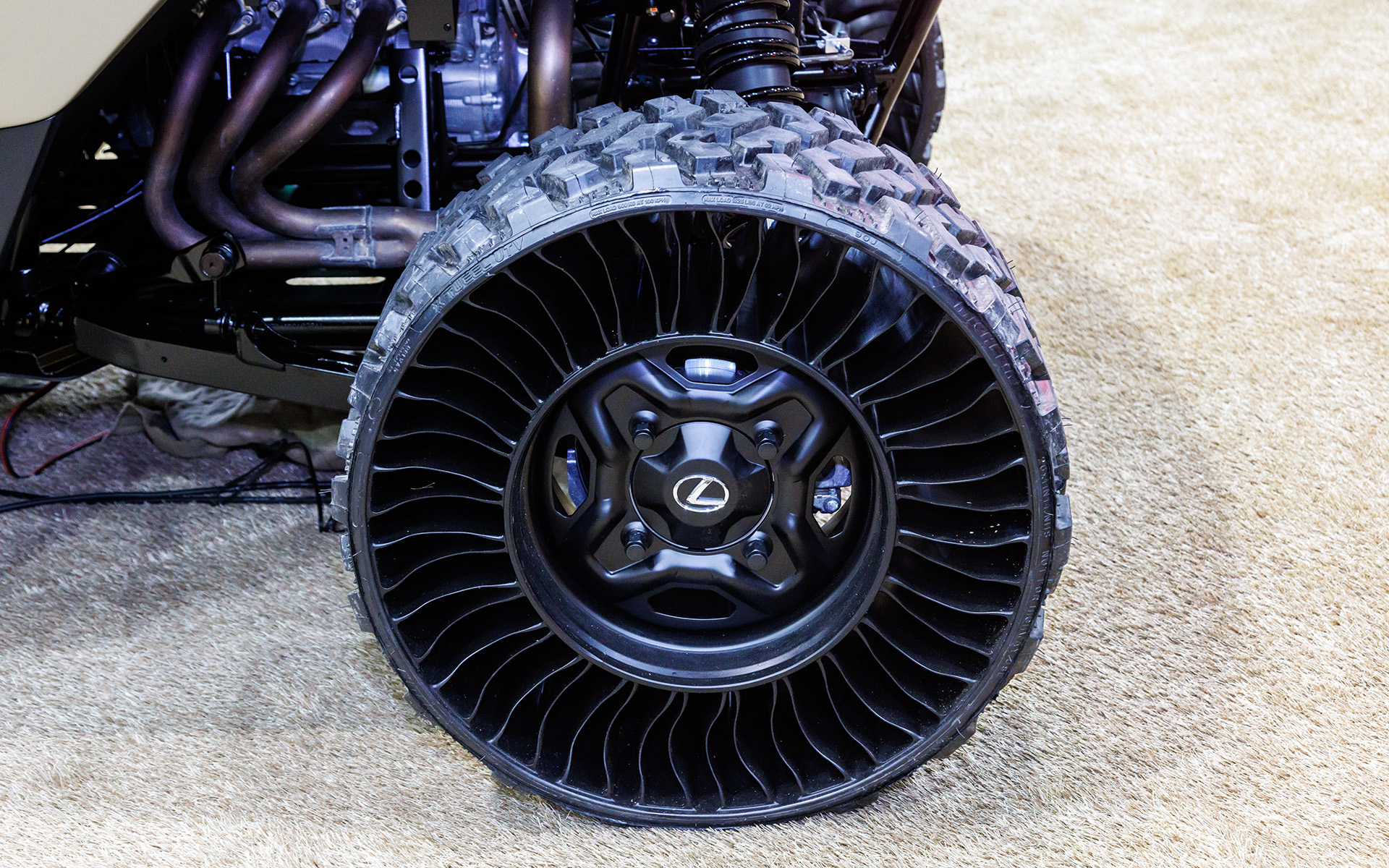 ミシュラン製エアレスタイヤ