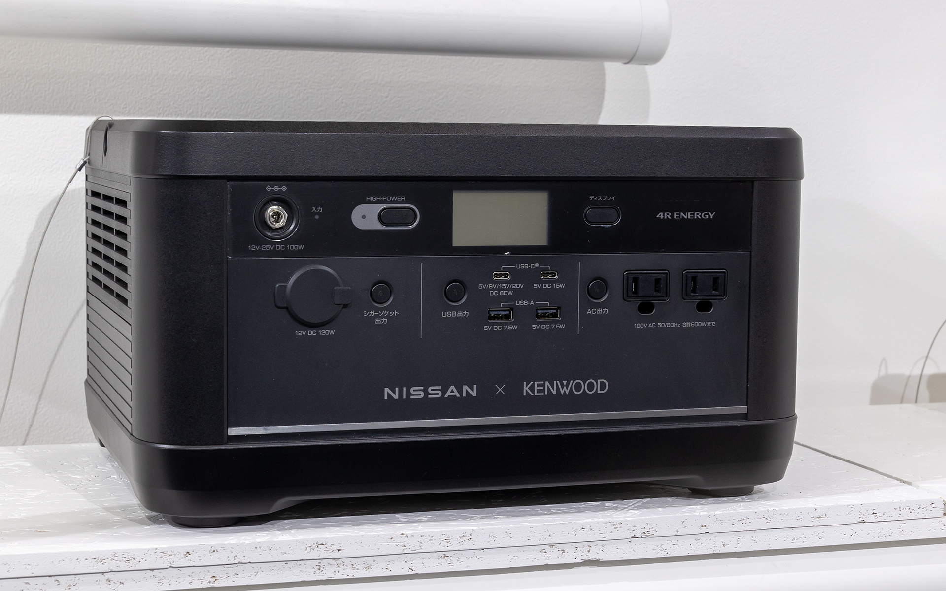 日産、JVCケンウッド、フォーアールエナジーの3社が共同で開発している初代リーフのバッテリセルを活用したポータブルバッテリ