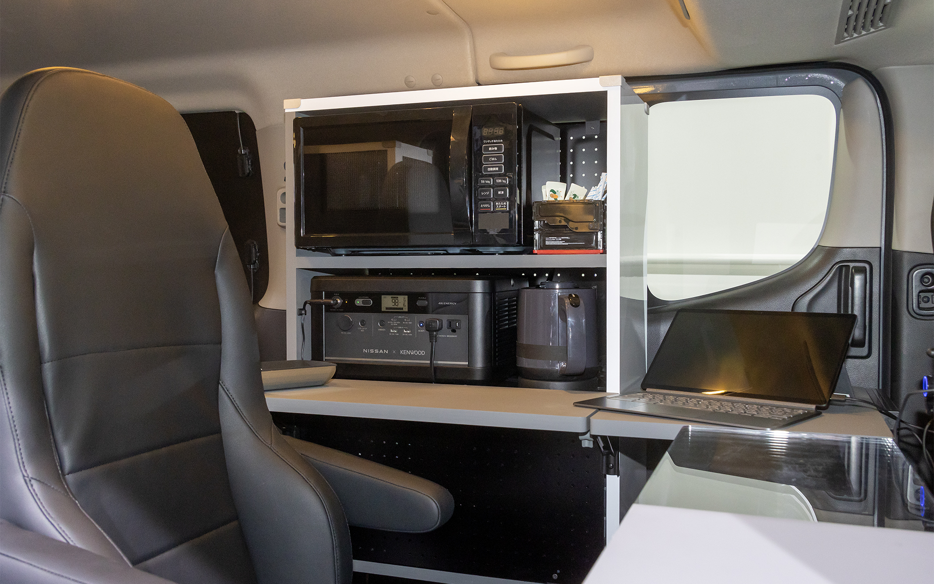 短時間のみ出力を高める機能があるので、電子レンジや電気ポットなどの利用もできる。車中泊でも便利なアイテムになるはずだ