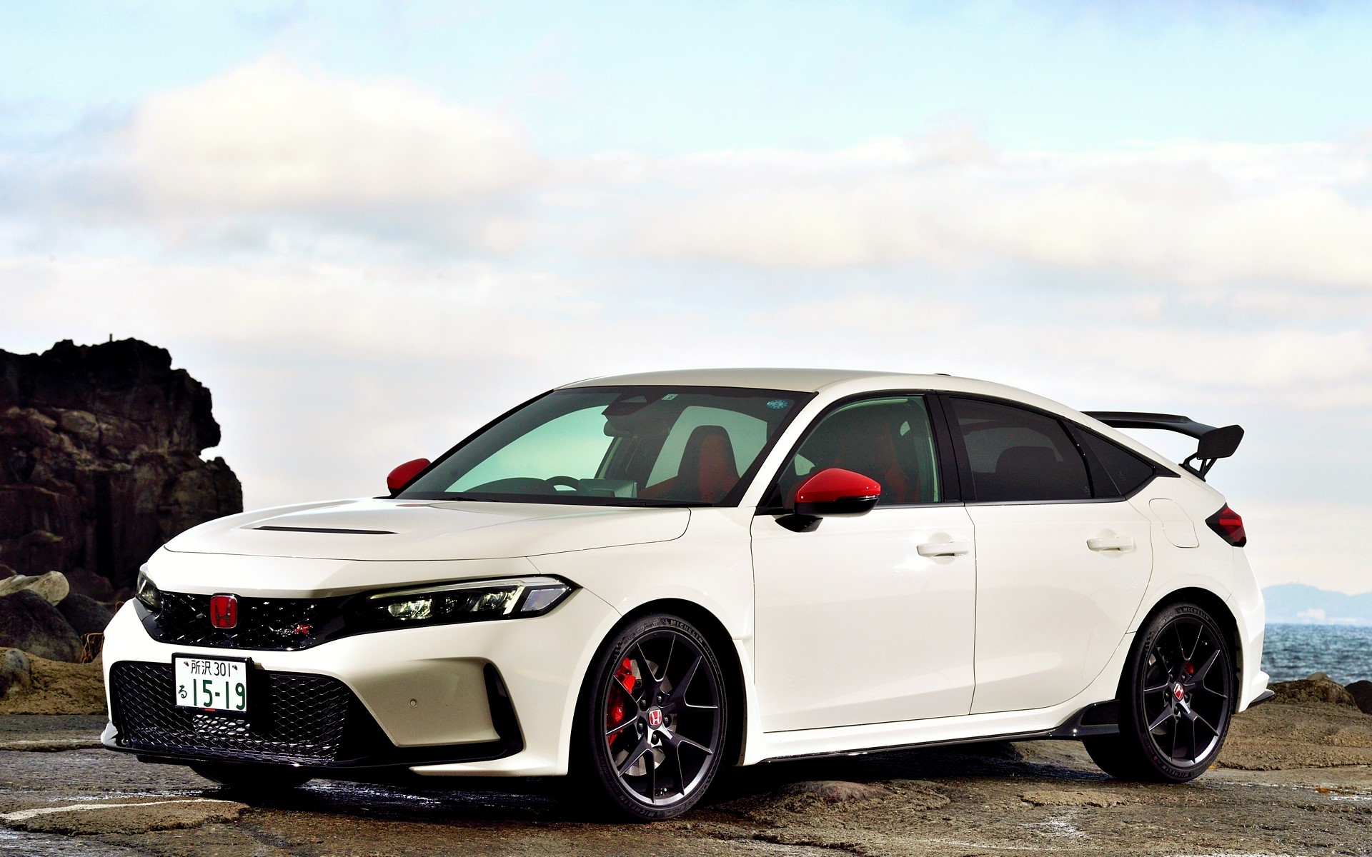 ホンダアクセスの純正アクセサリーを装着した新型シビック TYPE R