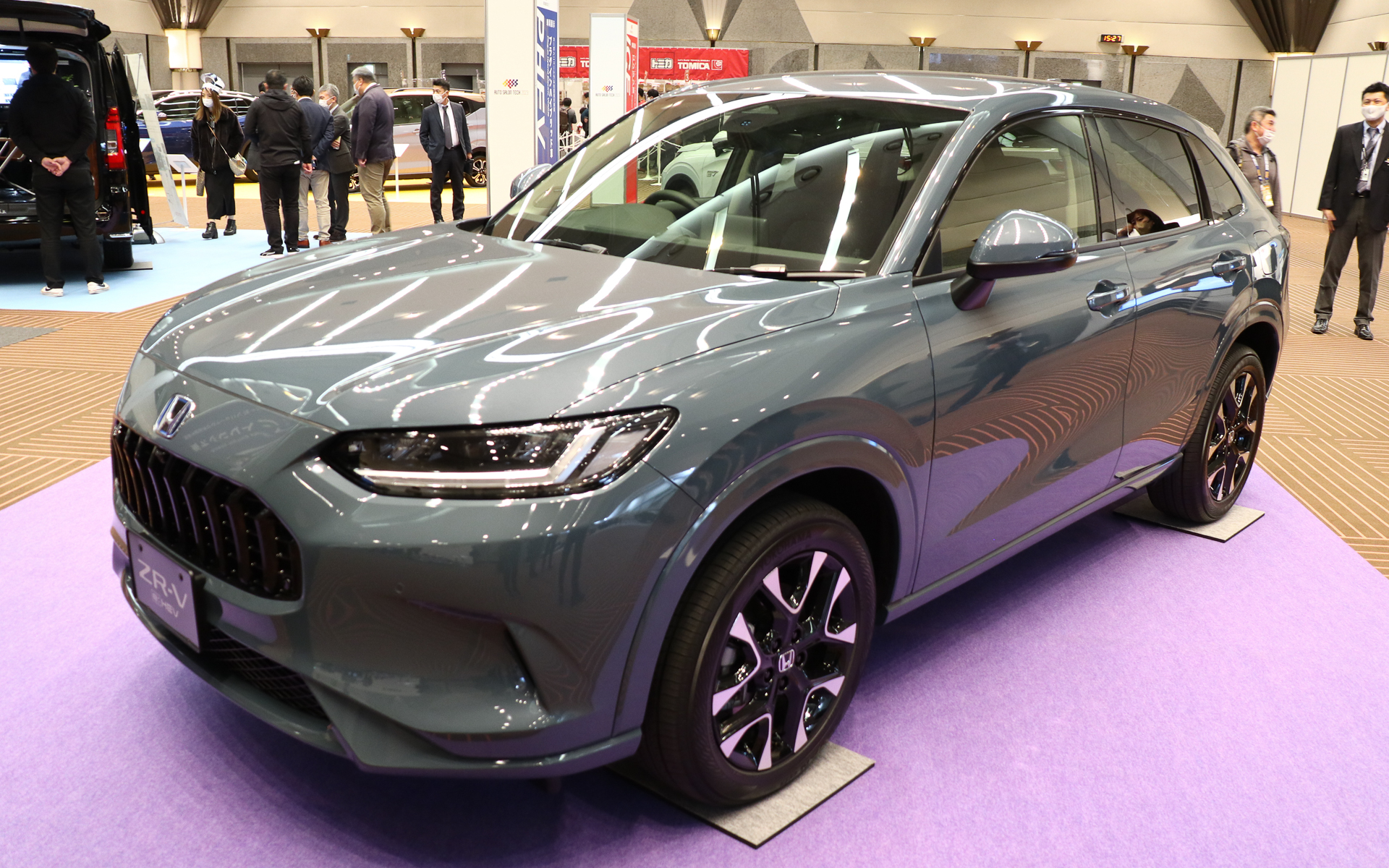 ハイブリッド車のホンダ「ZR-V」