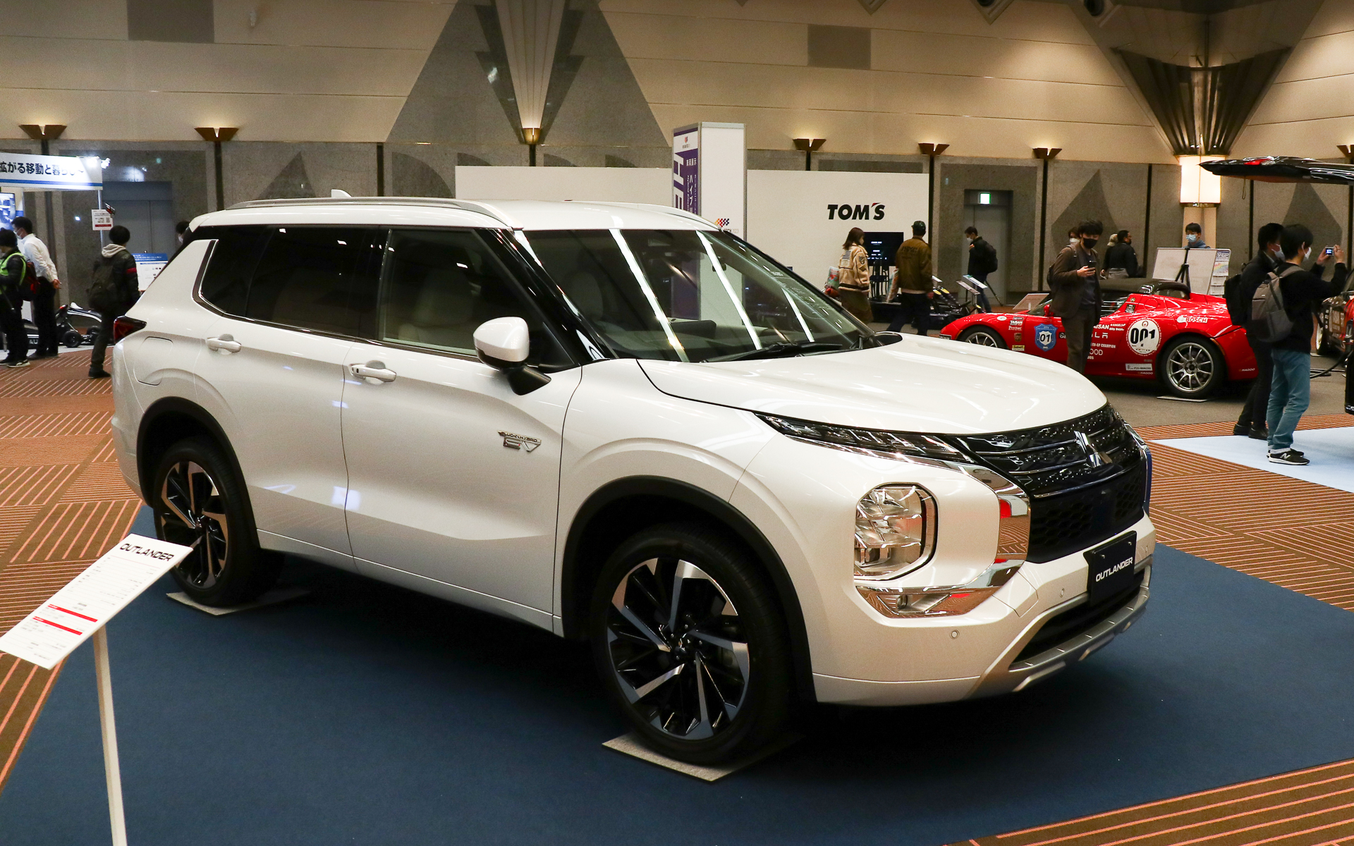 三菱自動車「アウトランダー」はPHEV