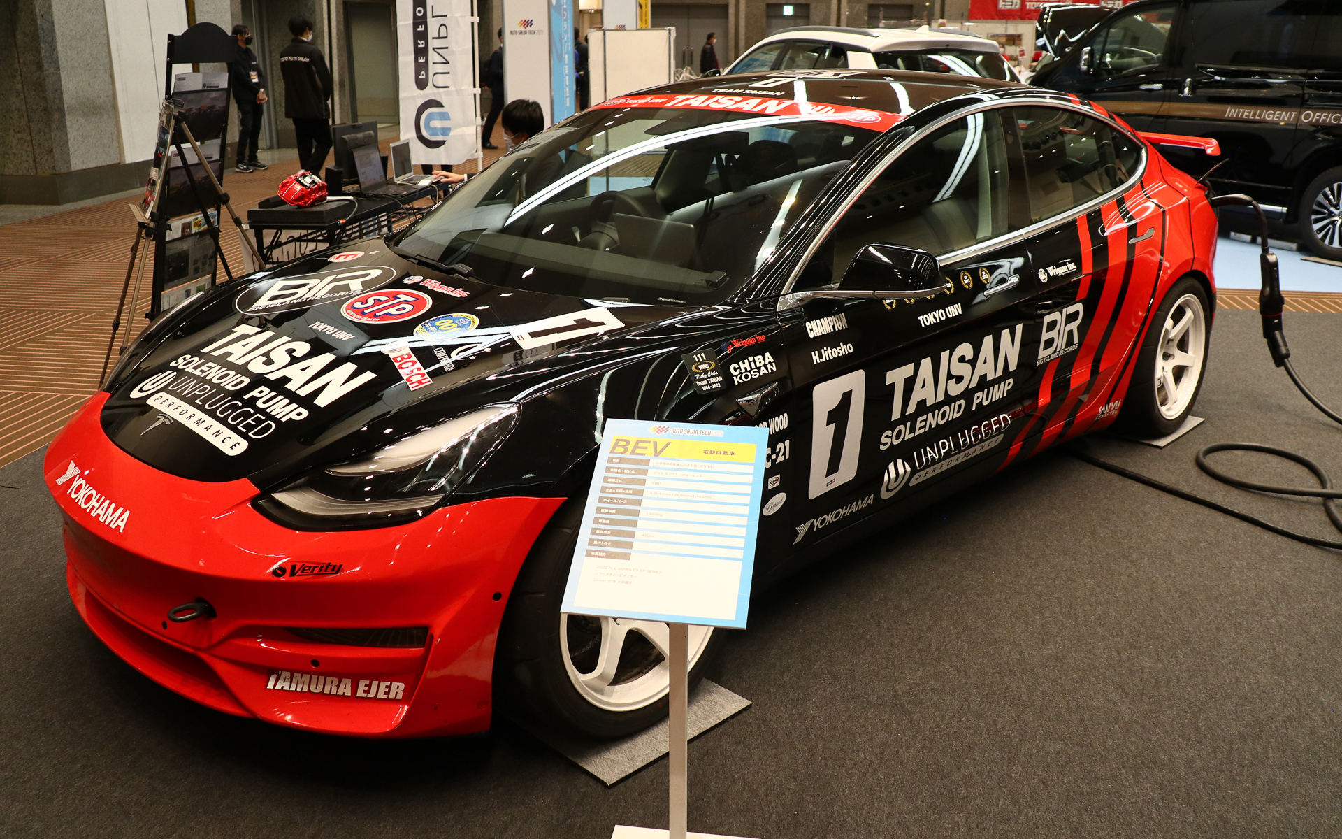 モータースポーツ参戦仕様のテスラ「モデル3」