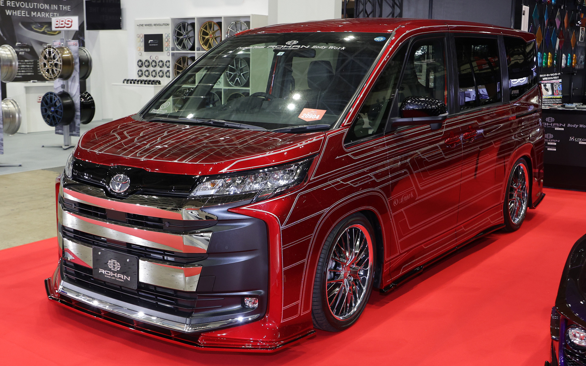 ミニバン・ワゴン部門 最優秀賞 ROHAN IZAWA ART DESIGNの「ROHAN×carpaintK Red NOAH」