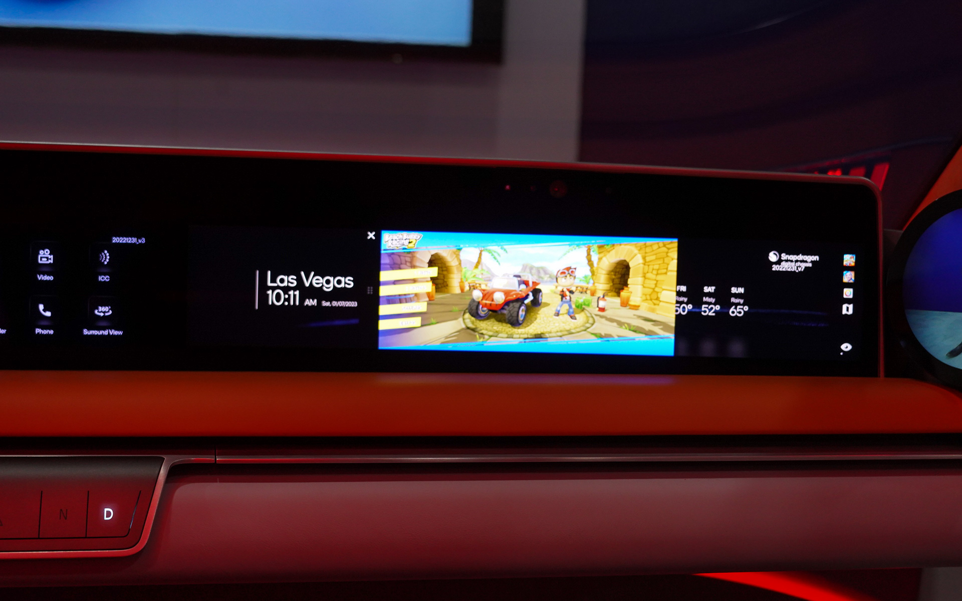 助手席ではゲームをプレイすることもできる