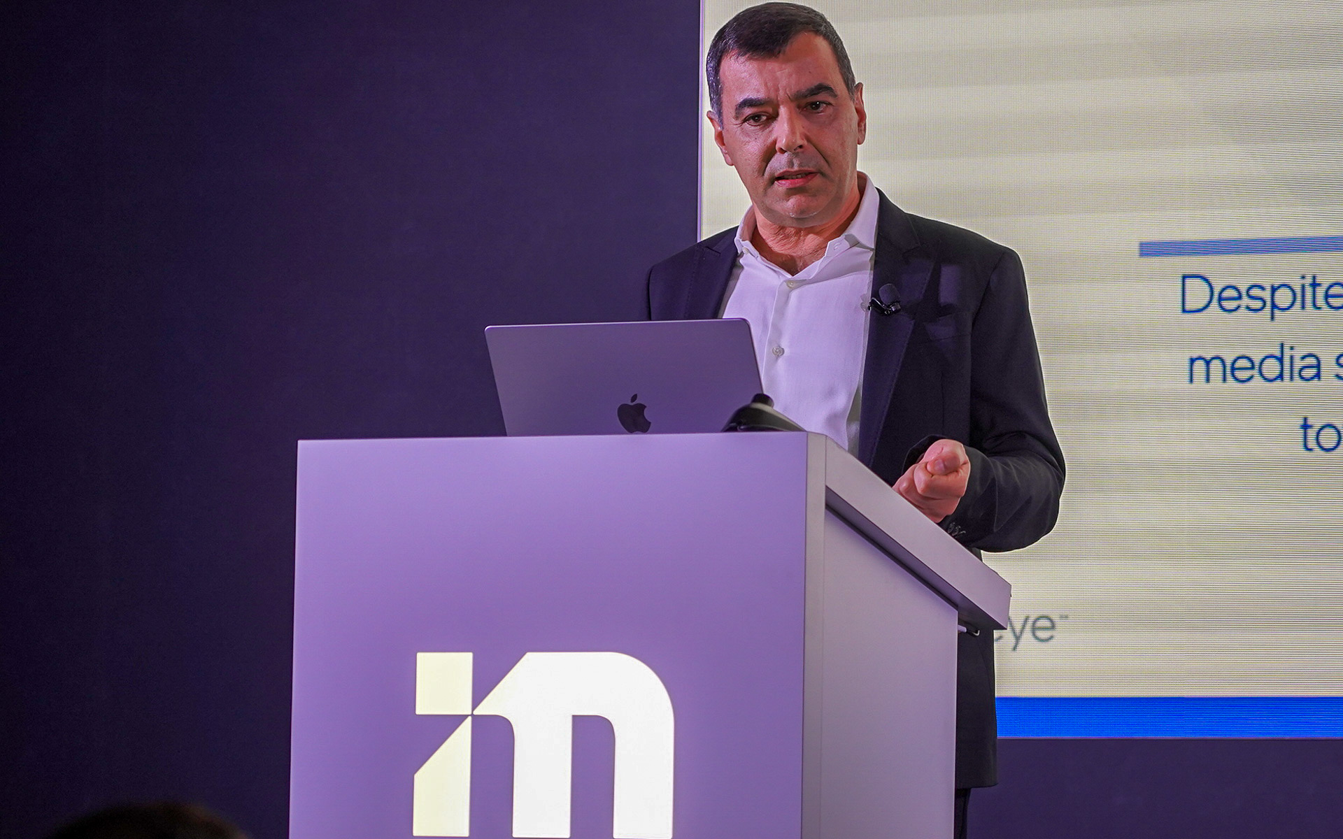 CES2023で説明を行なったモービルアイ CEO アムノン・シャシュア氏