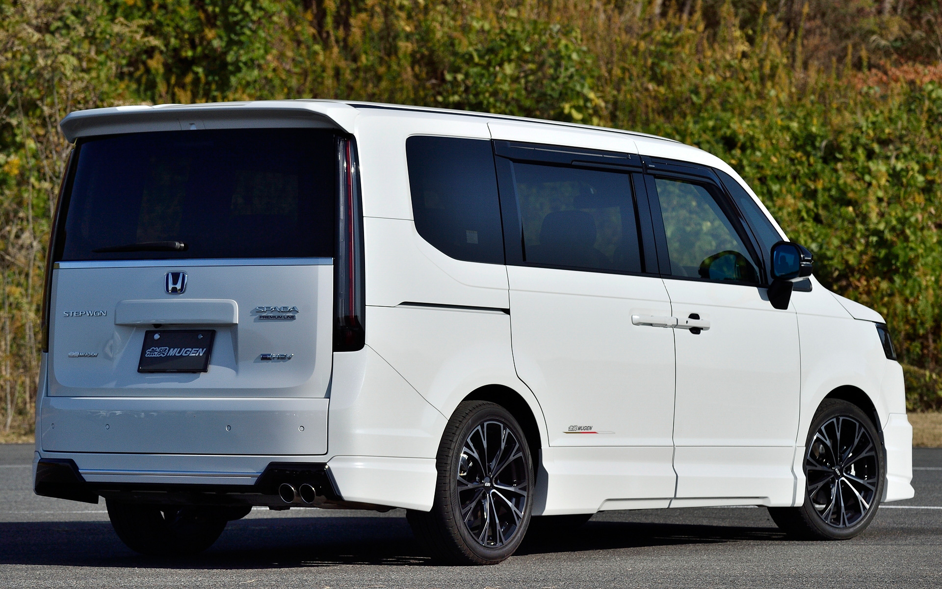 新型ステップワゴン用の無限パーツは「My Fast STEP WGN」をコンセプトに、クルマにこだわり誇るユーザーに向けて、無限らしいスポーティさと存在感を際立たせたスタイリングを実現するパーツをラインアップ