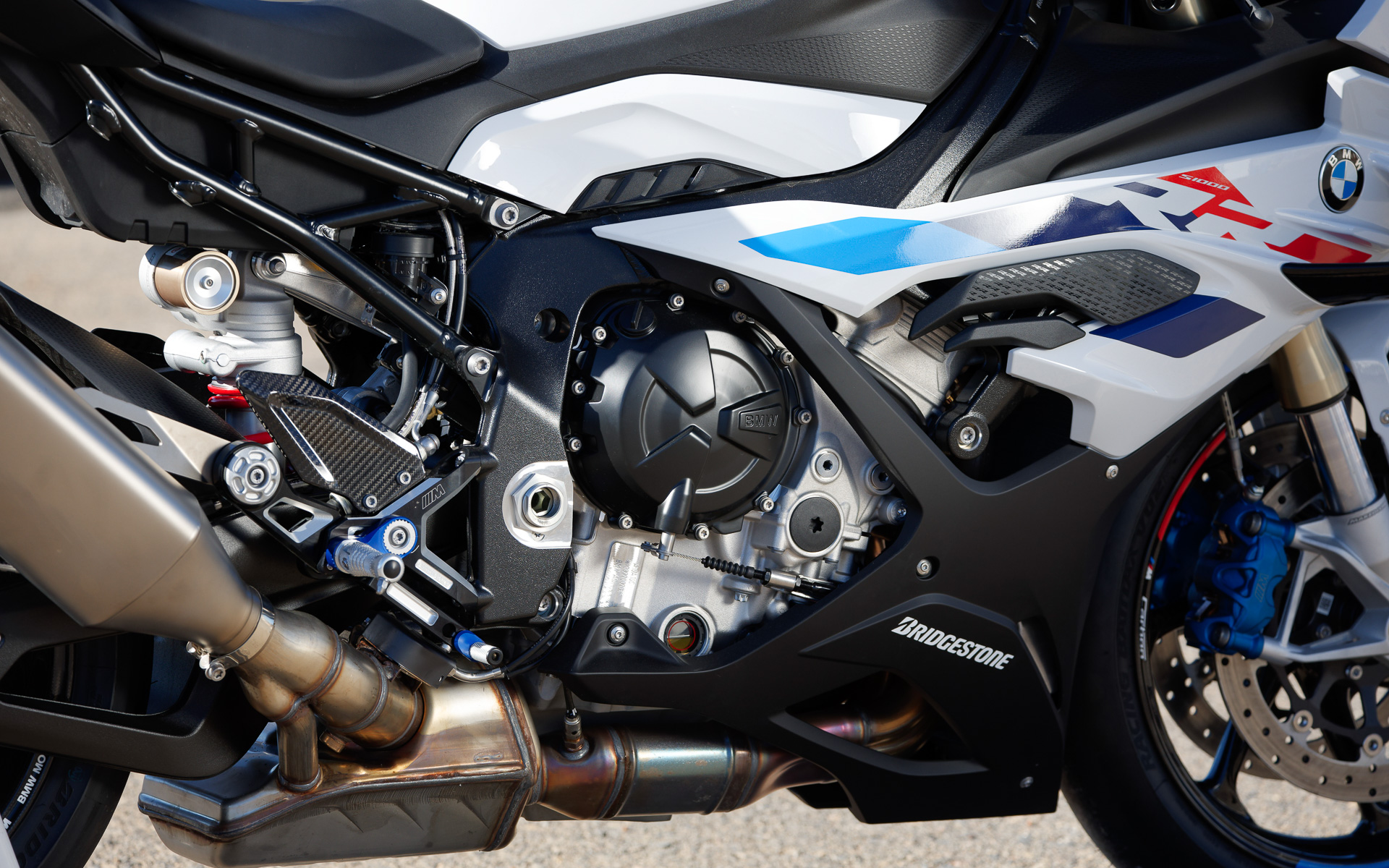 新型シャシーはアルミ製ブリッジフレームを採用