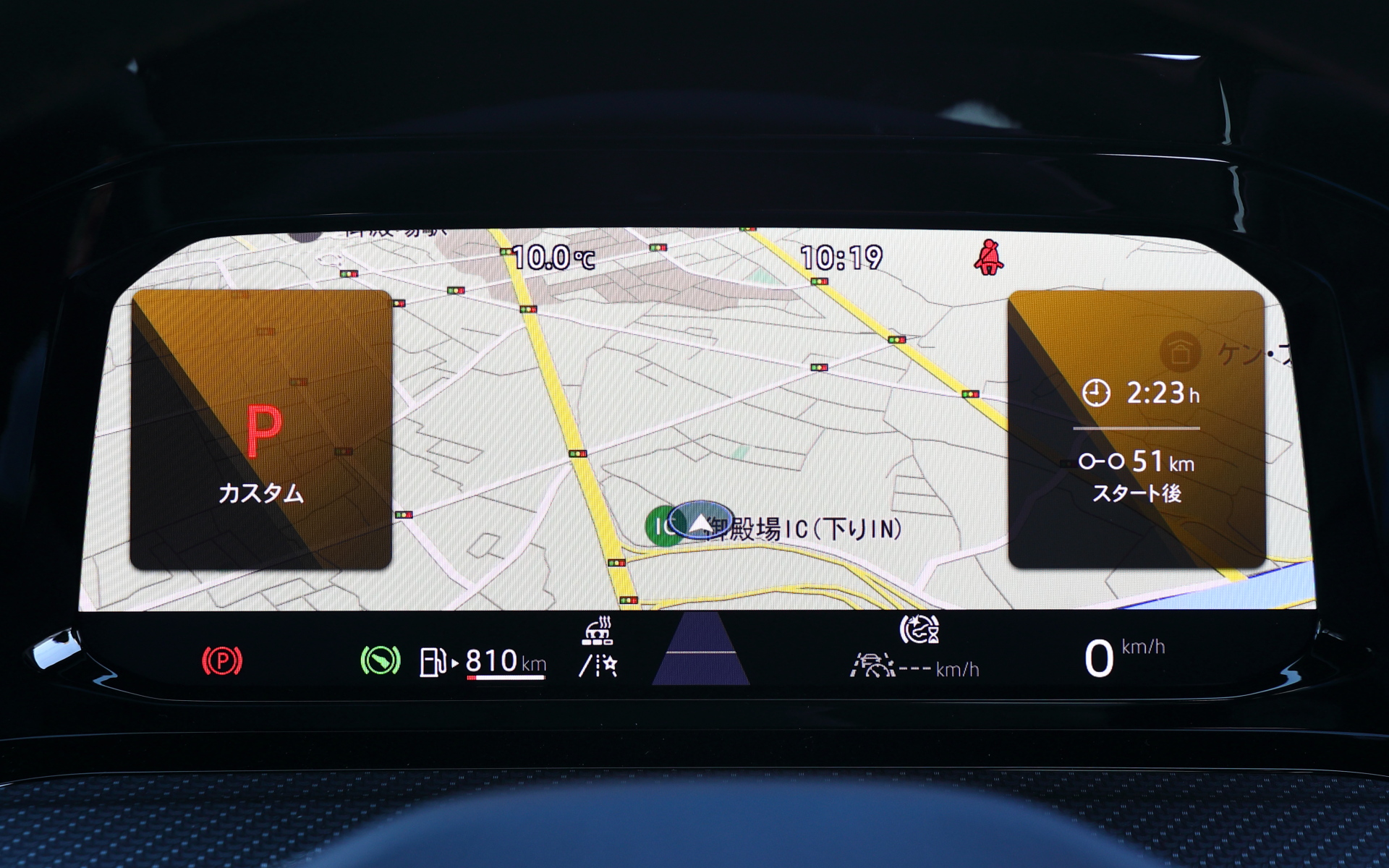 撮影車は「ゴルフ ヴァリアント TDI R-Line」(441万6000円)。同一車線内全車速運転支援システム“Travel Assist”やデジタルメータークラスター“Digital Cockpit Pro”といった新型ゴルフならではの先進装備をエントリーグレードから標準装備するほか、走行モードの切り替えが可能なドライビングプロファイルやシートヒーターなどの快適装備も全グレード標準。R-Lineではエクステリアをスポーティな仕様に仕上げ、ハッチバック同様に18インチアルミホイールもオプションで用意する