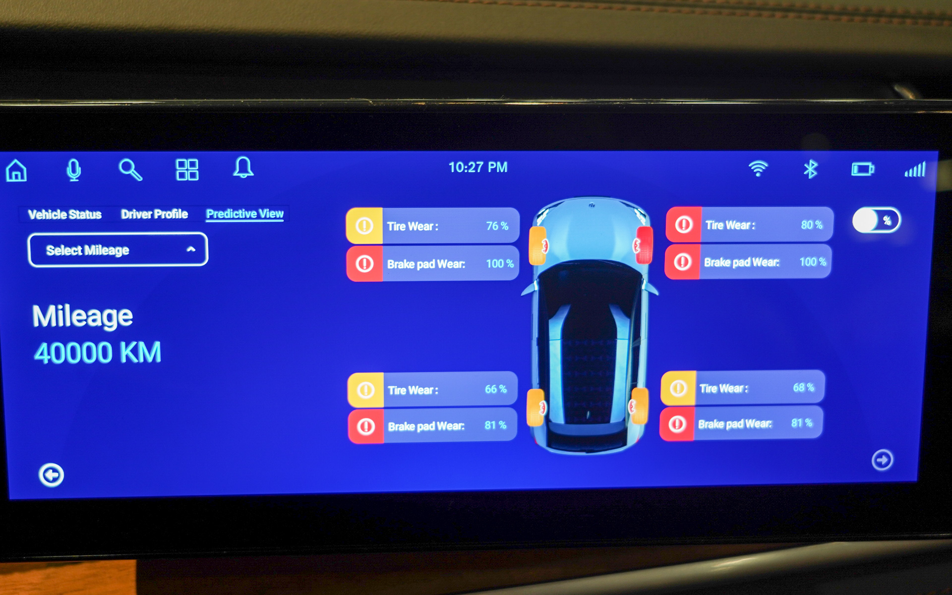 タイヤやブレーキパッドの寿命を予測数値で示している。アクセルやブレーキの踏み方などさまざまなパラメータからAIが予測する