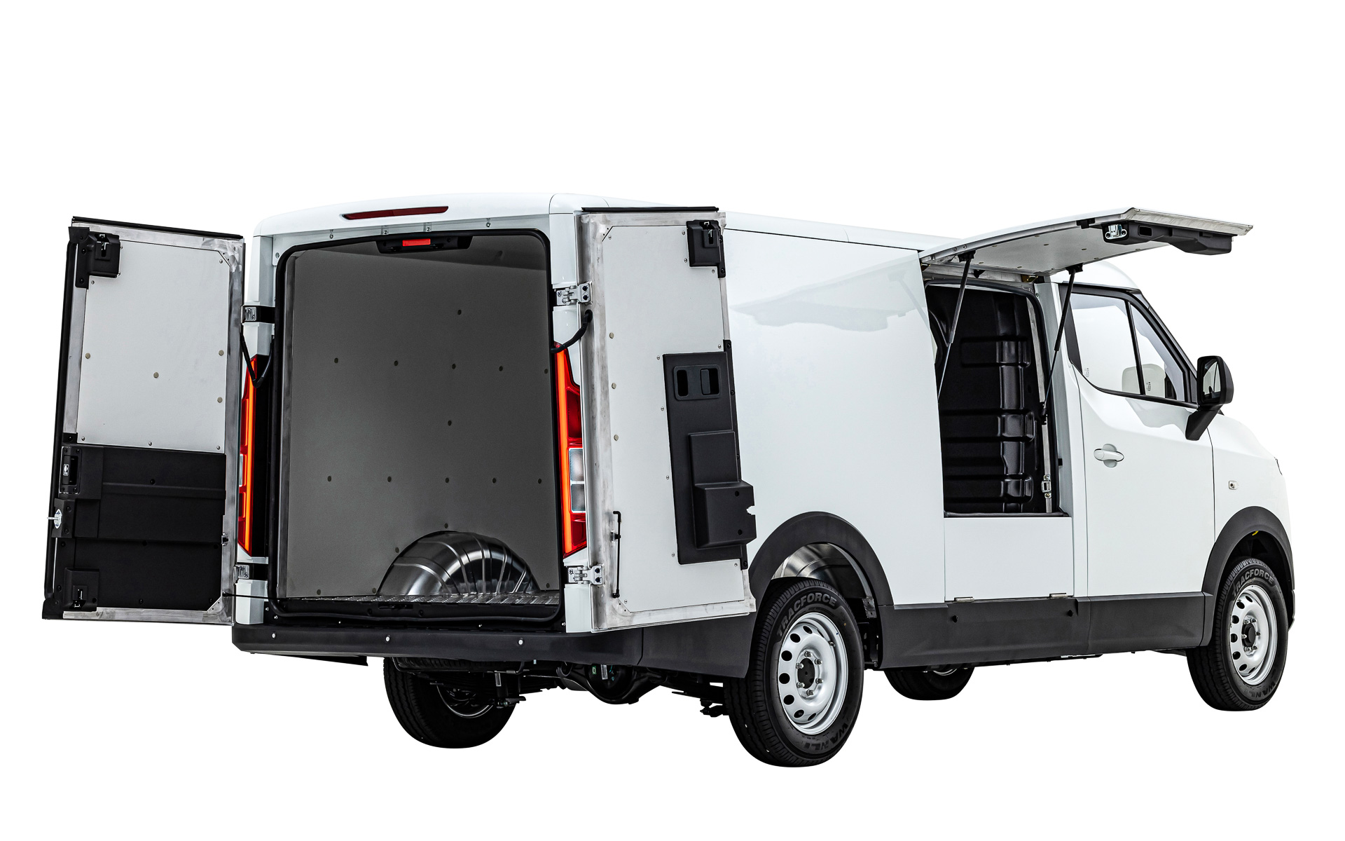 荷室内サイズは2890×1690×1380mm（長さ×幅×高さ）