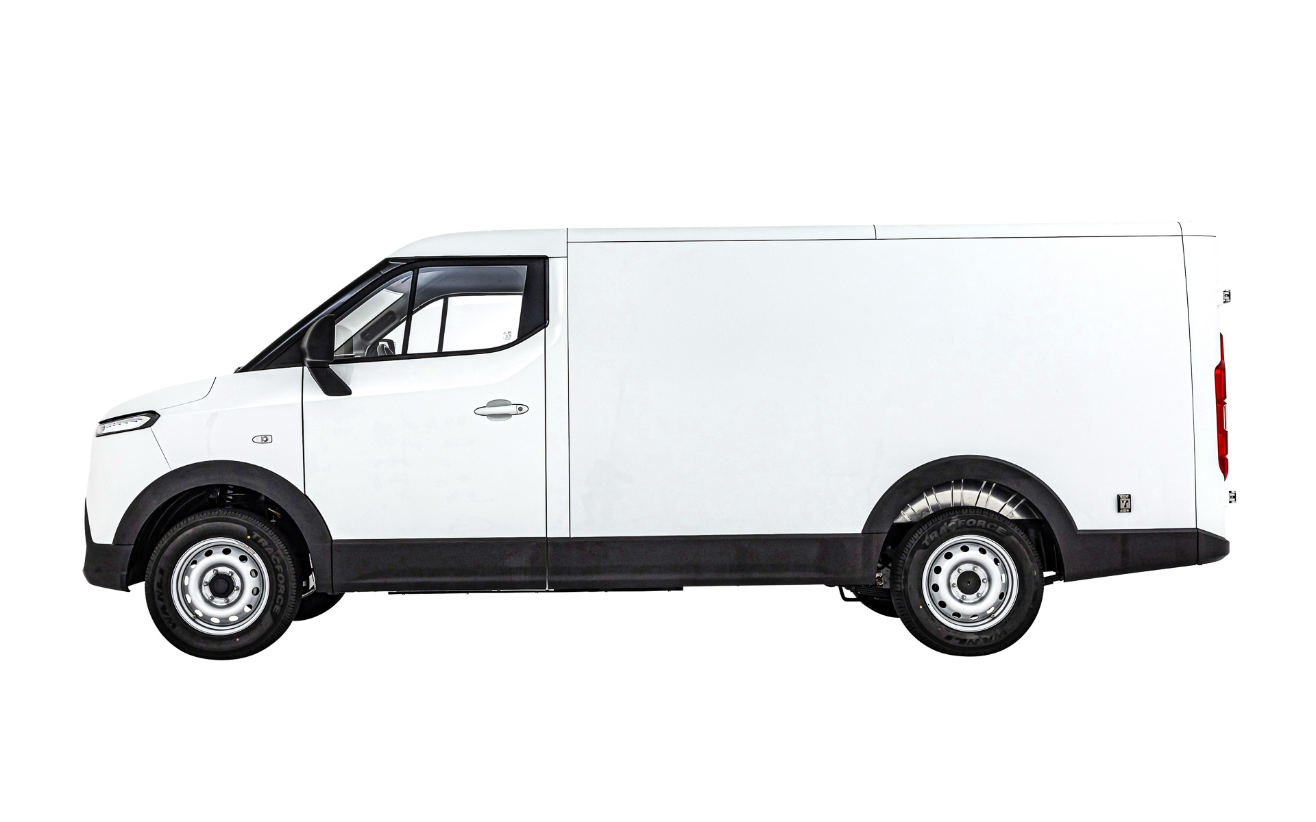 サイドドア開口高さ905mm、サイドドア開口幅765mm、荷室フロア長2890mm