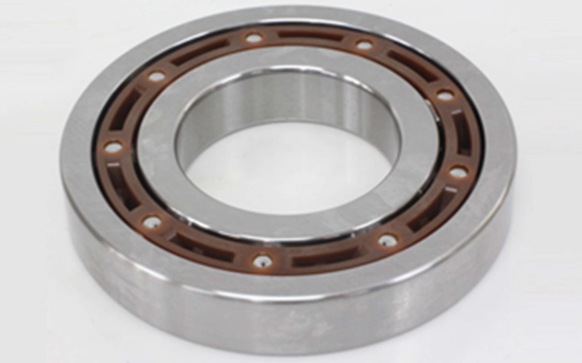 ジェイテクトが開発した世界最速レベルdmn200万の高回転速度に対応する超幅狭ベアリング「JUCB」