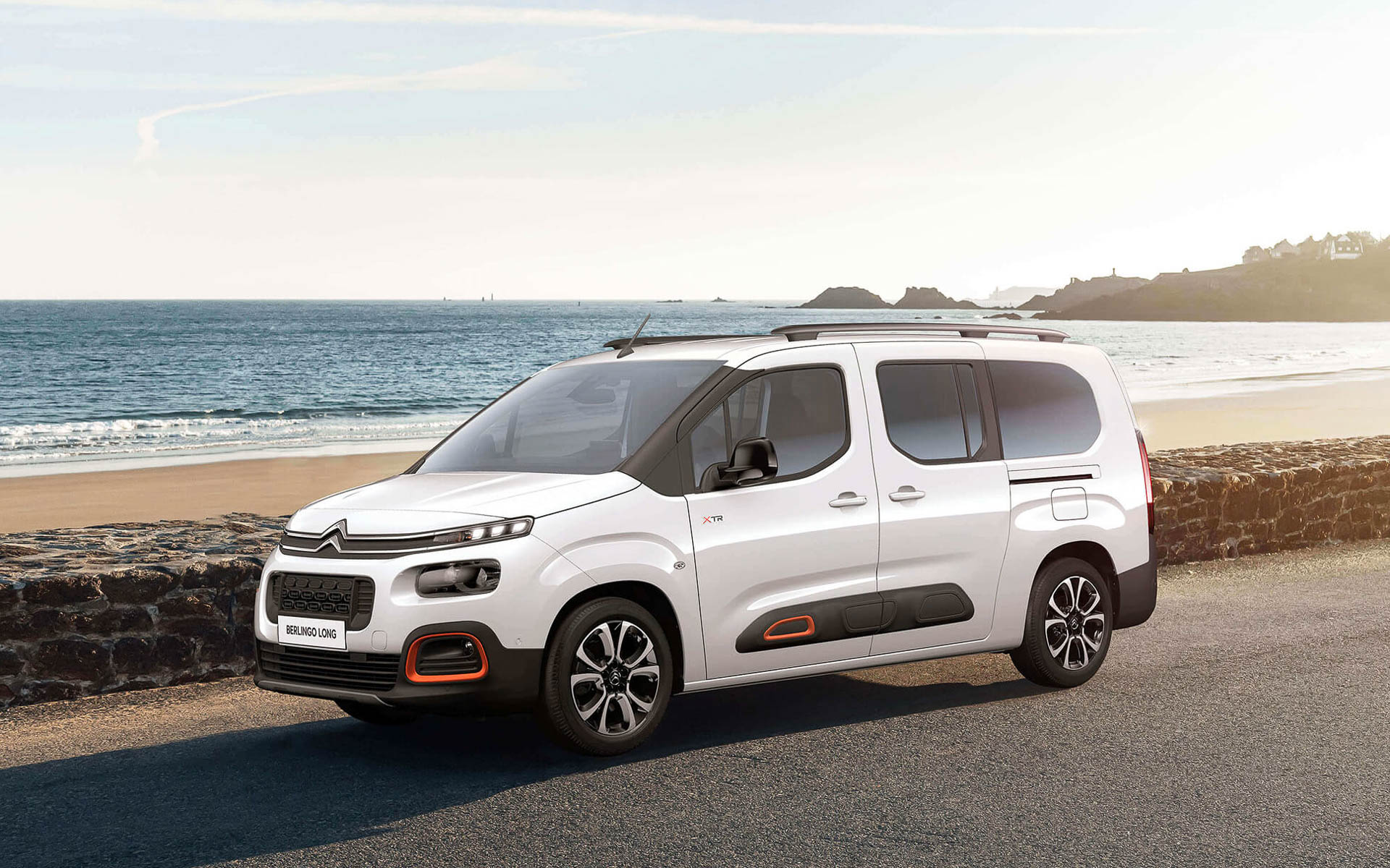 ベルランゴ ロングのボディサイズは4770×1850×1870mm（全長×全幅×全高）、ホイールベースは2975mm