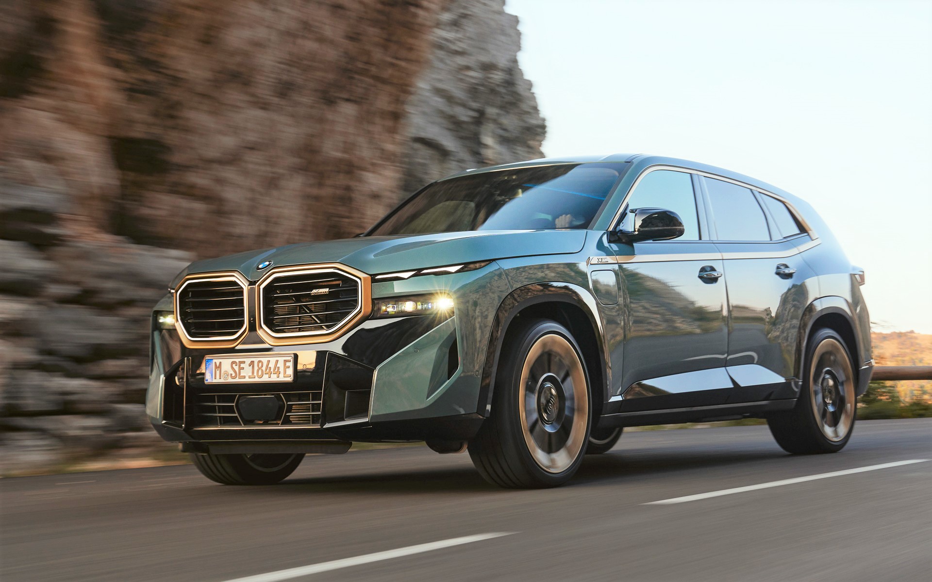 BMWの「X」初のM専用モデル新型「XM」が発売された