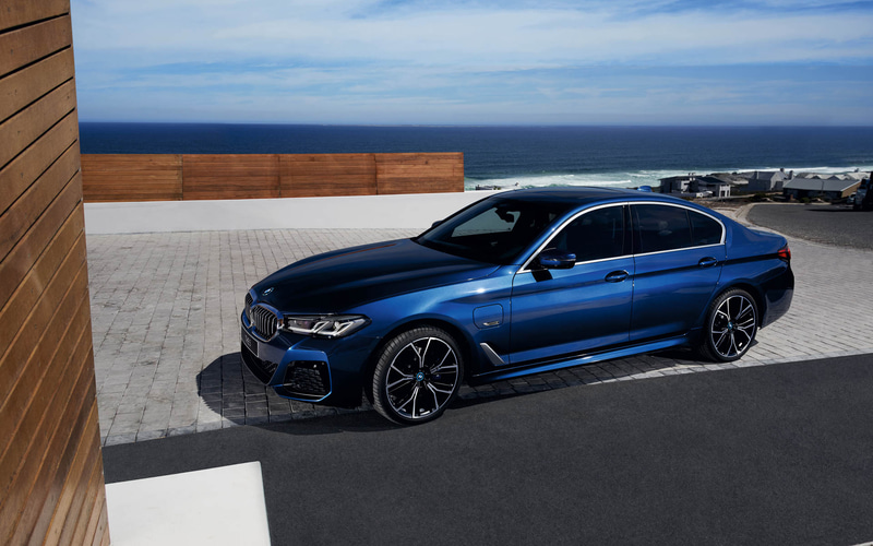 BMW　Mモデル50周年記念　ハードシェルケース新品未使用 BMW Mモデル 50周年記念 ハードシェルケース - メルカリ
