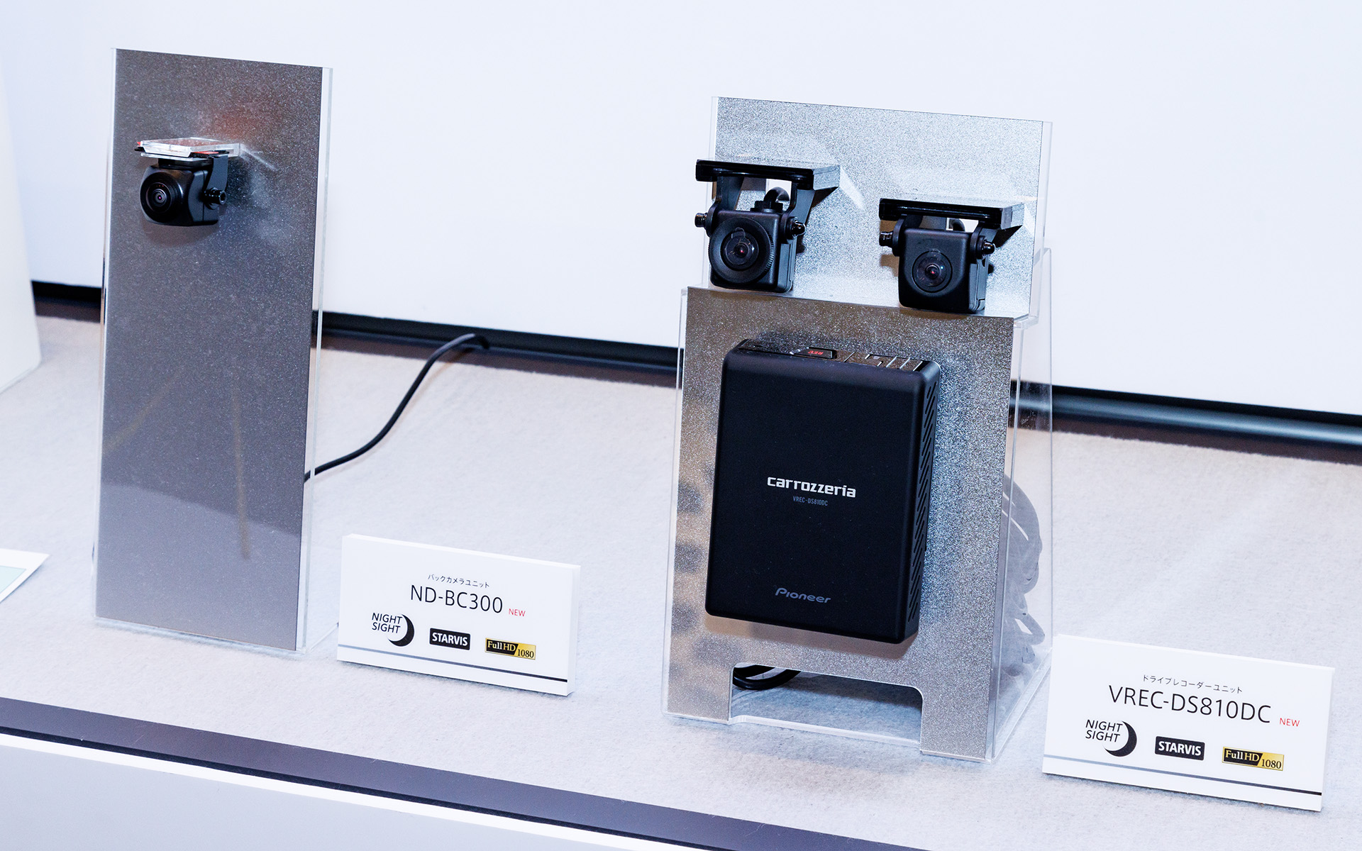 専用オプションとなるバックカメラとドライブレコーダー