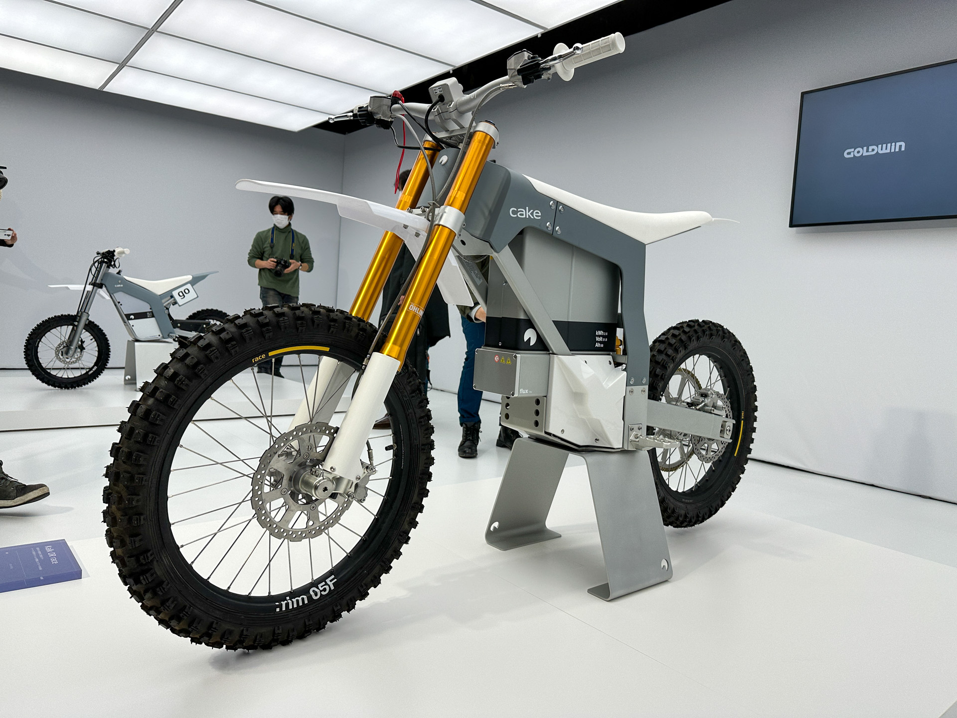 Kalk＆（カルク アンド）。スペック参考値、最高速：90km/h、航続距離：86km、最大瞬間出力/定格出力：10kW/5.8kW、車両重量：79kg、免許：普通自動二輪（中型）