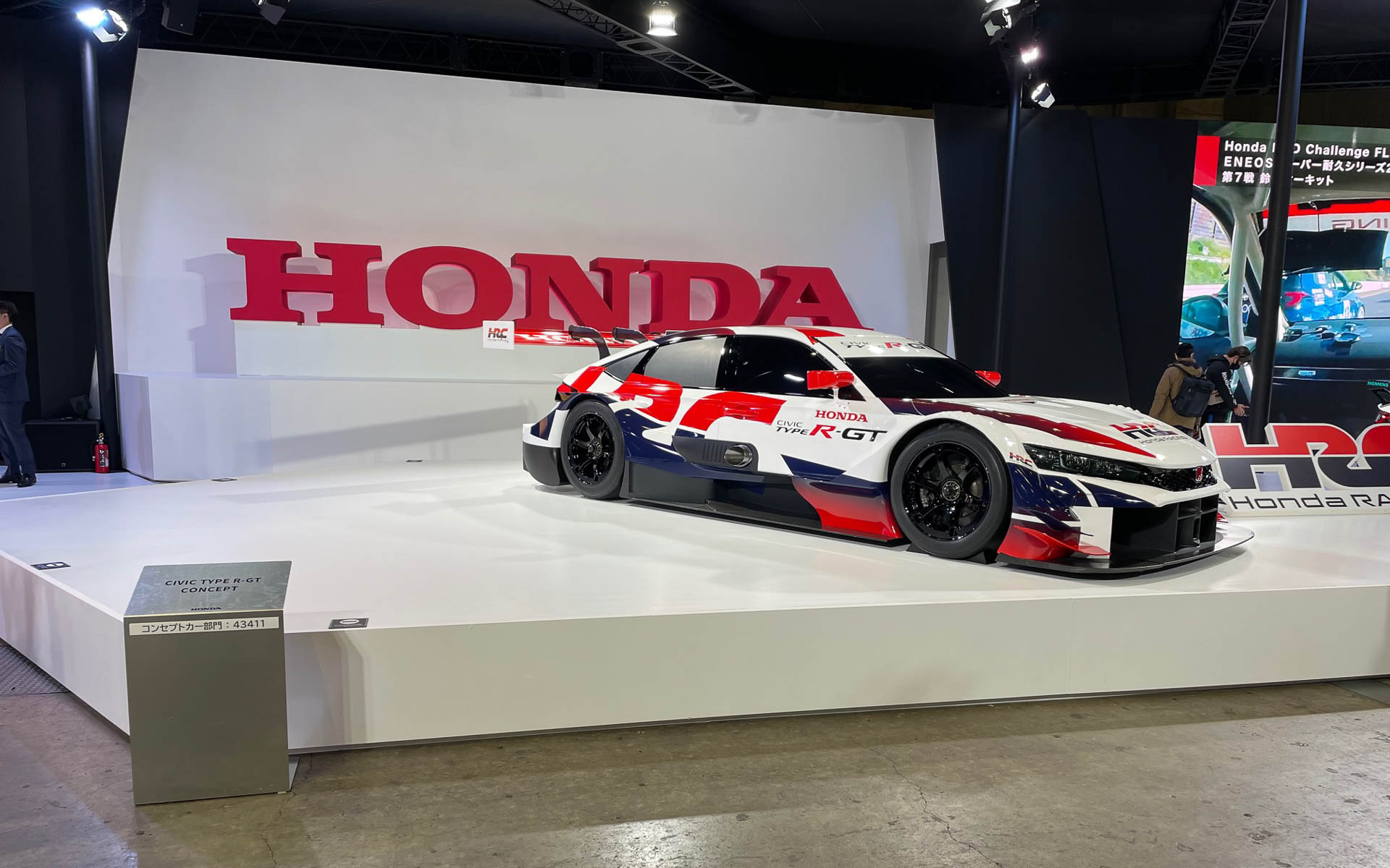 タイプRコンセプト。シビック タイプRがSUPER GTに……というのはあまりピンと来ないかもしれないけど、実物はなかなか精悍です