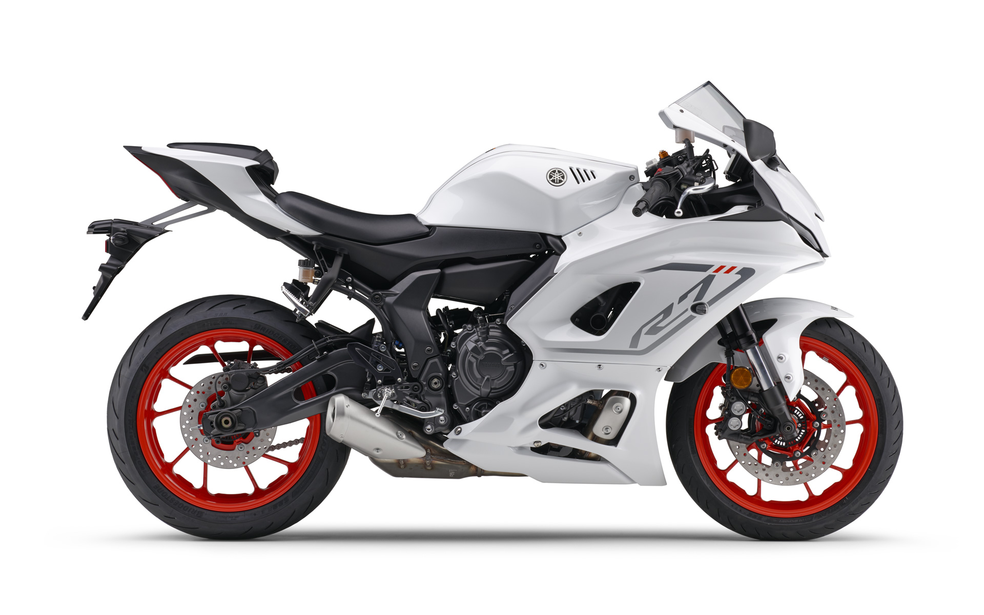新色ホワイトを採用した「YZF-R7 ABS」2023モデル