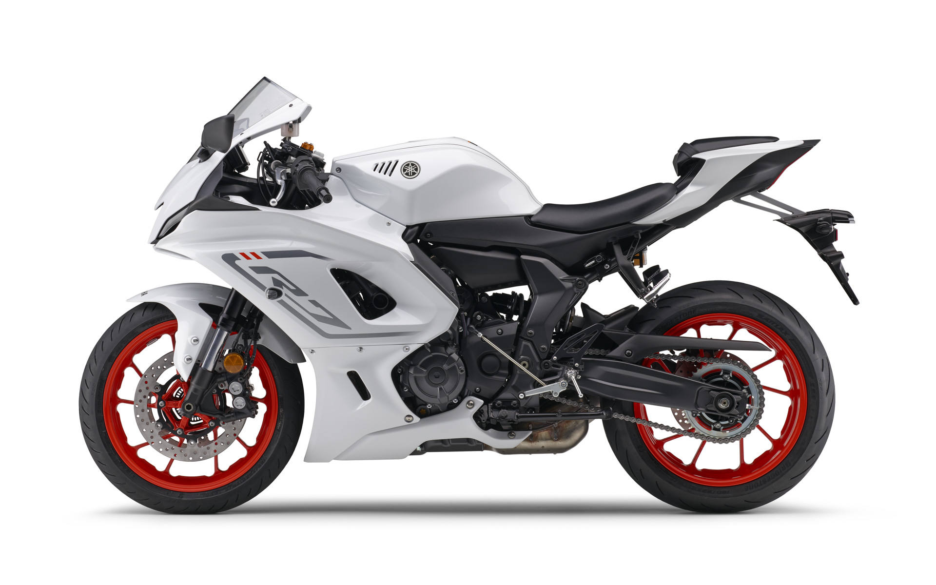 新色ホワイトを採用した「YZF-R7 ABS」2023モデル