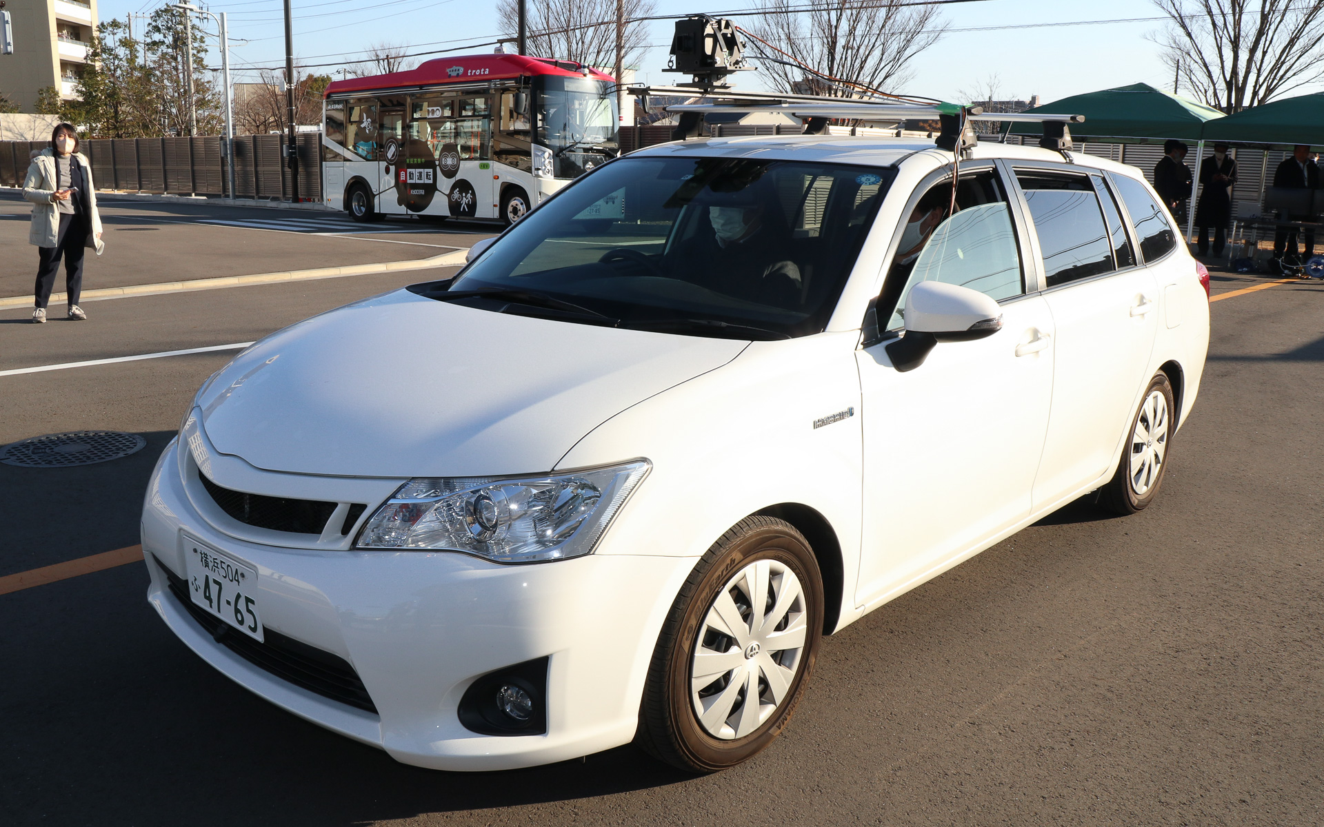 ルーフ上にカメラ-LiDARフュージョンセンサを搭載したデモカーの「カローラ フィールダー」