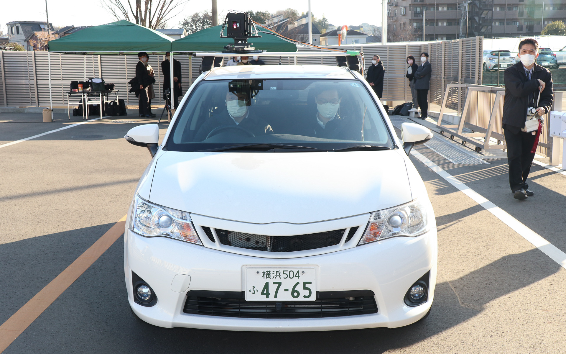 ルーフ上にカメラ-LiDARフュージョンセンサを搭載したデモカーの「カローラ フィールダー」