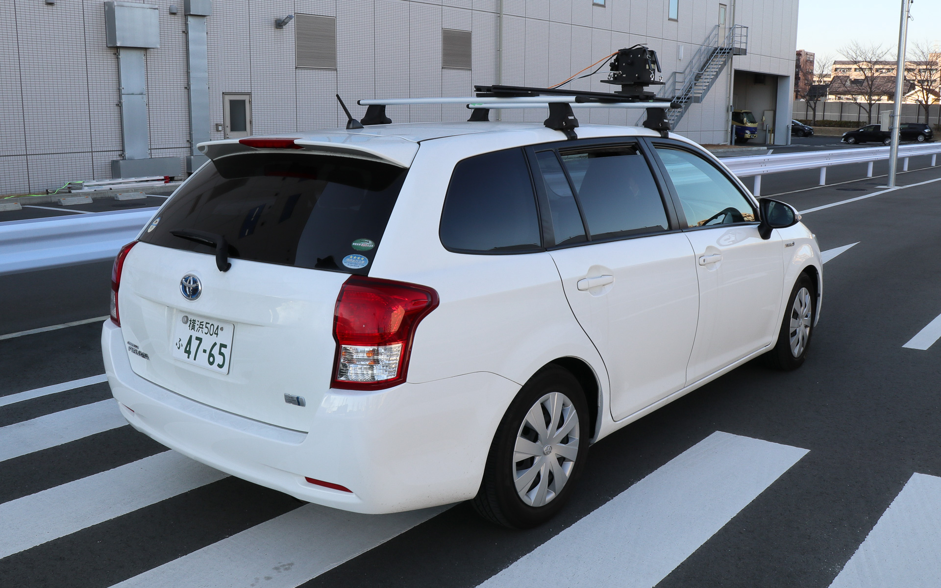 ルーフ上にカメラ-LiDARフュージョンセンサを搭載したデモカーの「カローラ フィールダー」