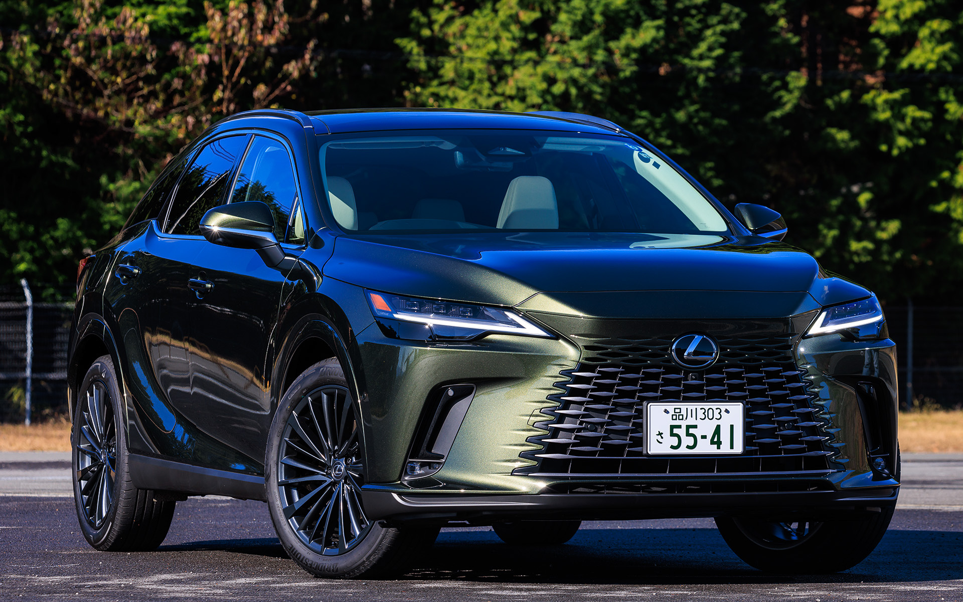 撮影車はRX450h＋“version L”（871万円）