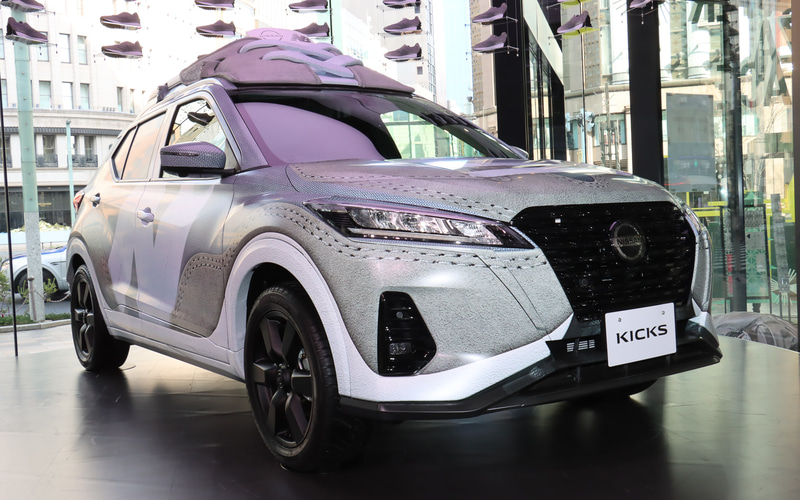 日産、「キックス」をニューバランス「327」仕様にラッピングした世界