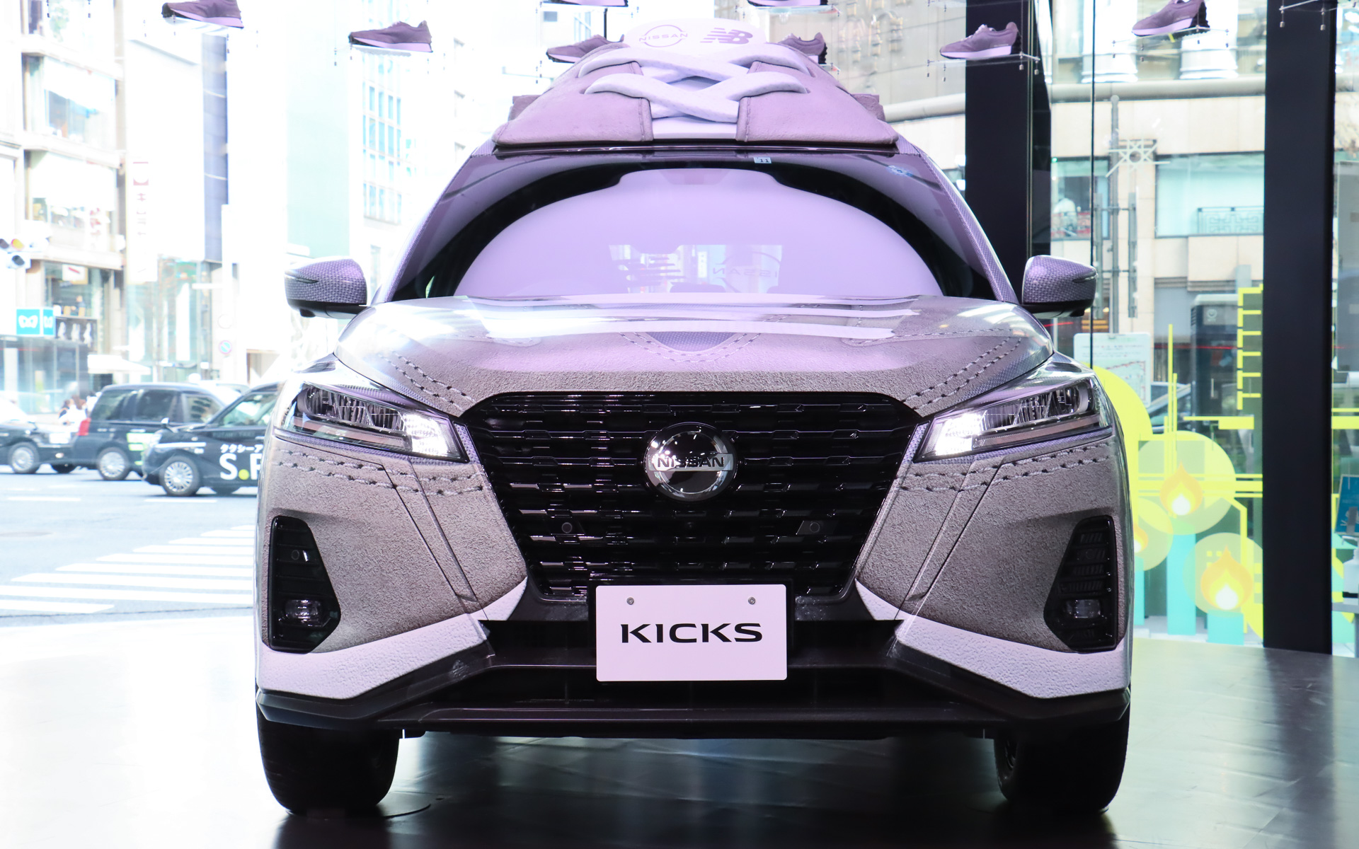 キックス X FOURをベースとして、ボディにラッピングを施してニューバランス 327を再現