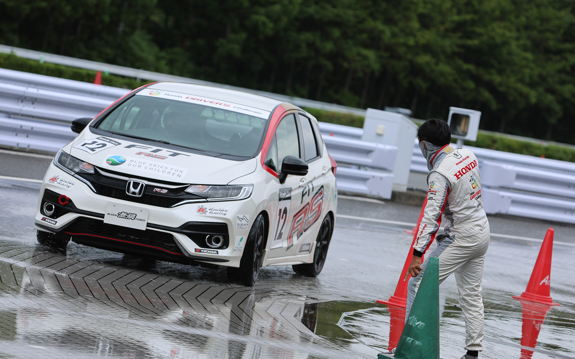 レース仕様のフィットRSを借りて参加できる「Honda Sports Driving Program（SCHOOL）」が開催される