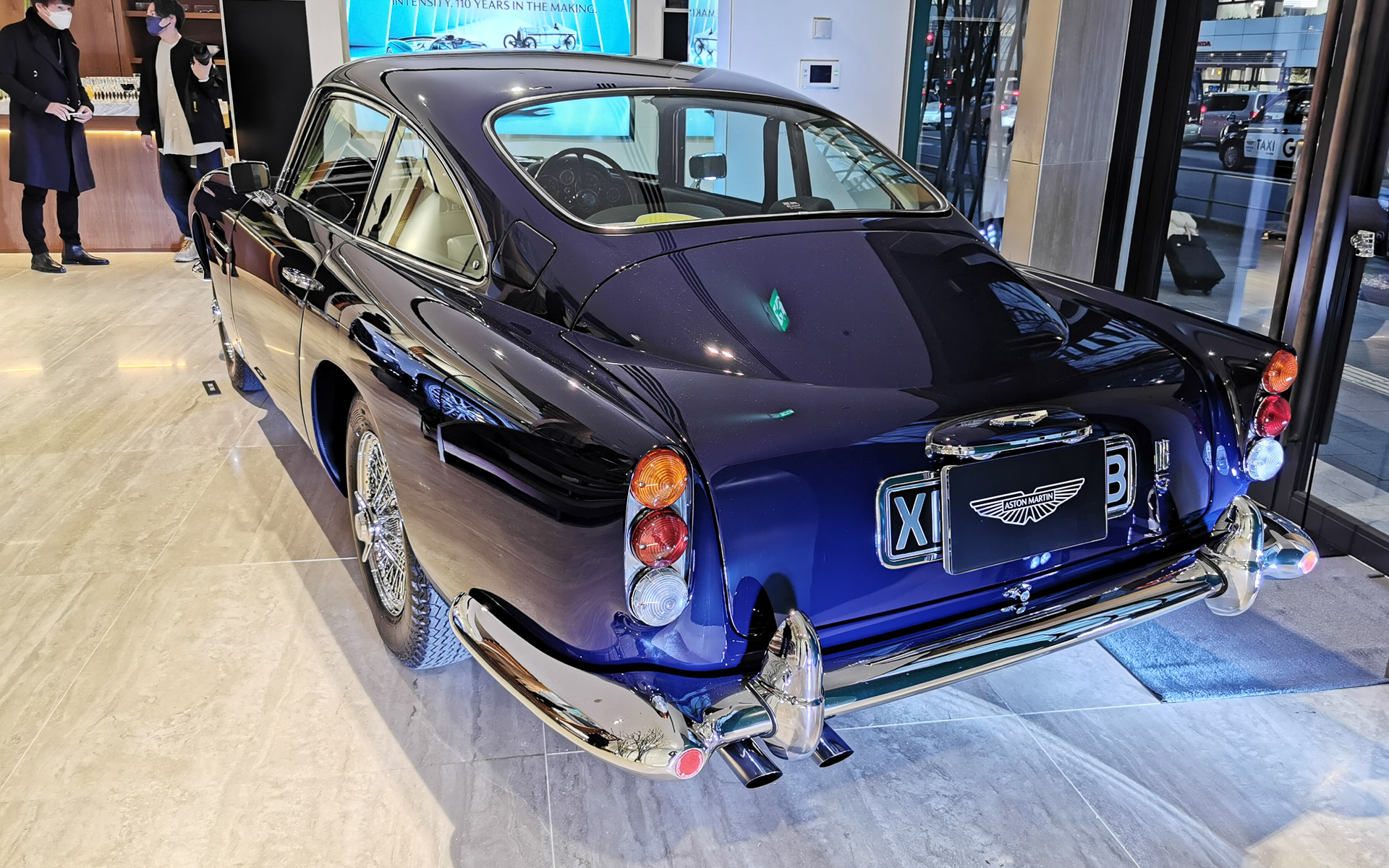 サルーン887台、コンバーチブル123台、シューティングブレーク12台の計1022台のみの製造という