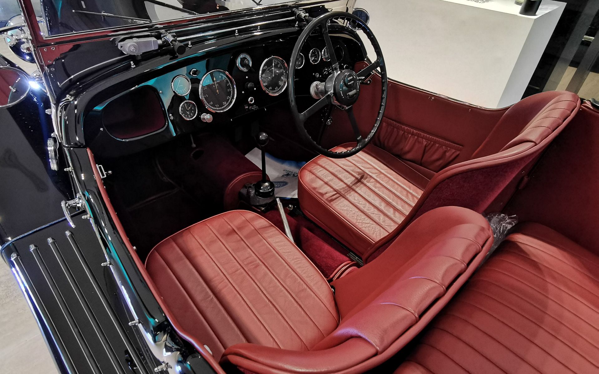 アストンマーティンの歴史を築いた「15/98 Tourer」（1937年式）