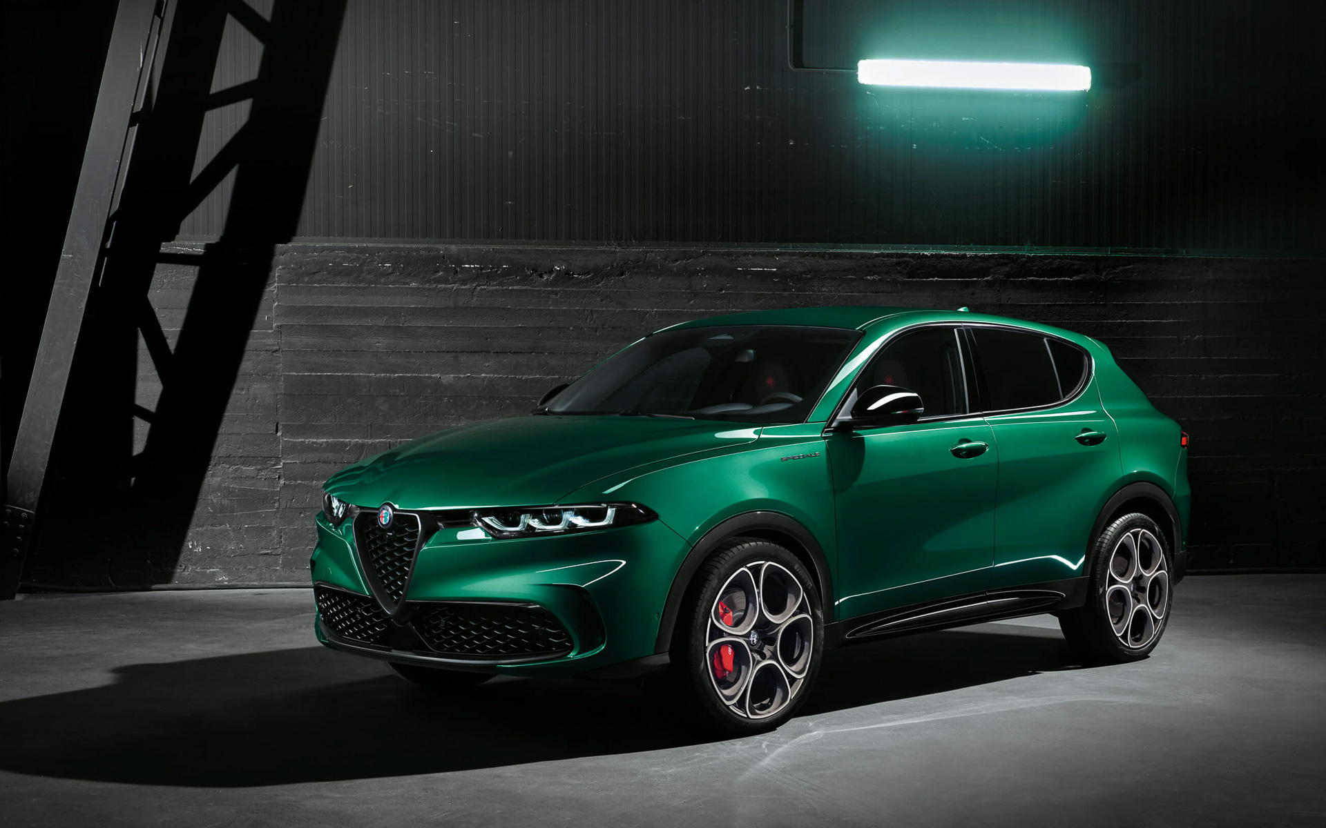 トナーレのボディサイズは4530×1835×1600mm（全長×全幅×全高）、ホイールベースは2635mm