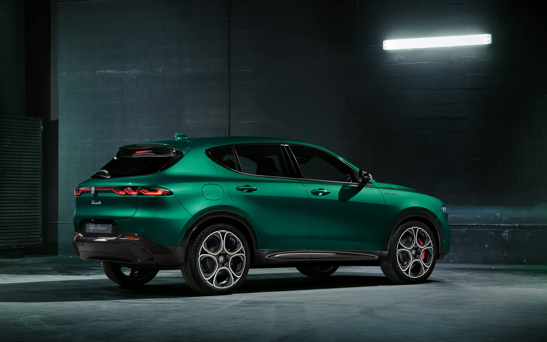 トナーレのボディサイズは4530×1835×1600mm（全長×全幅×全高）、ホイールベースは2635mm