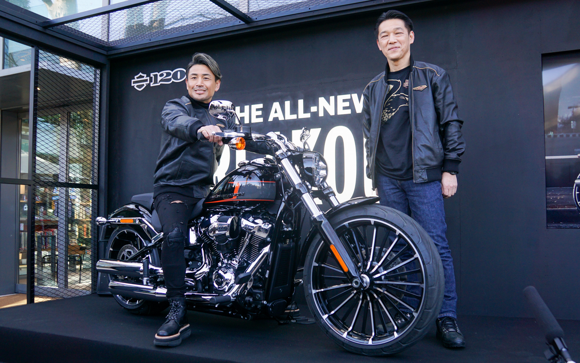 ハーレーダビッドソン ジャパンは、K-1 WORLD MAX 2003, 2008 世界王者・タレントの魔裟斗氏とともに新たなクルーザーモデル「ブレイクアウト（BREAKOUT）」を日本初公開