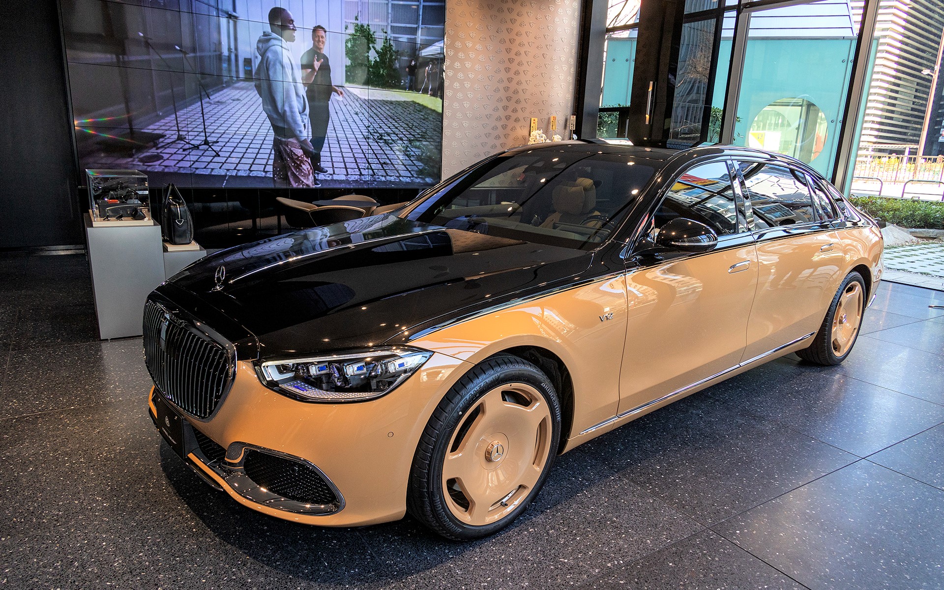 メルセデス・ベンツ日本が発表したメルセデス・マイバッハブランドの特別仕様車「リミテッド エディション マイバッハ バイ ヴァージル アブロー」。世界限定150台の販売で日本へは13台が割り当てられる