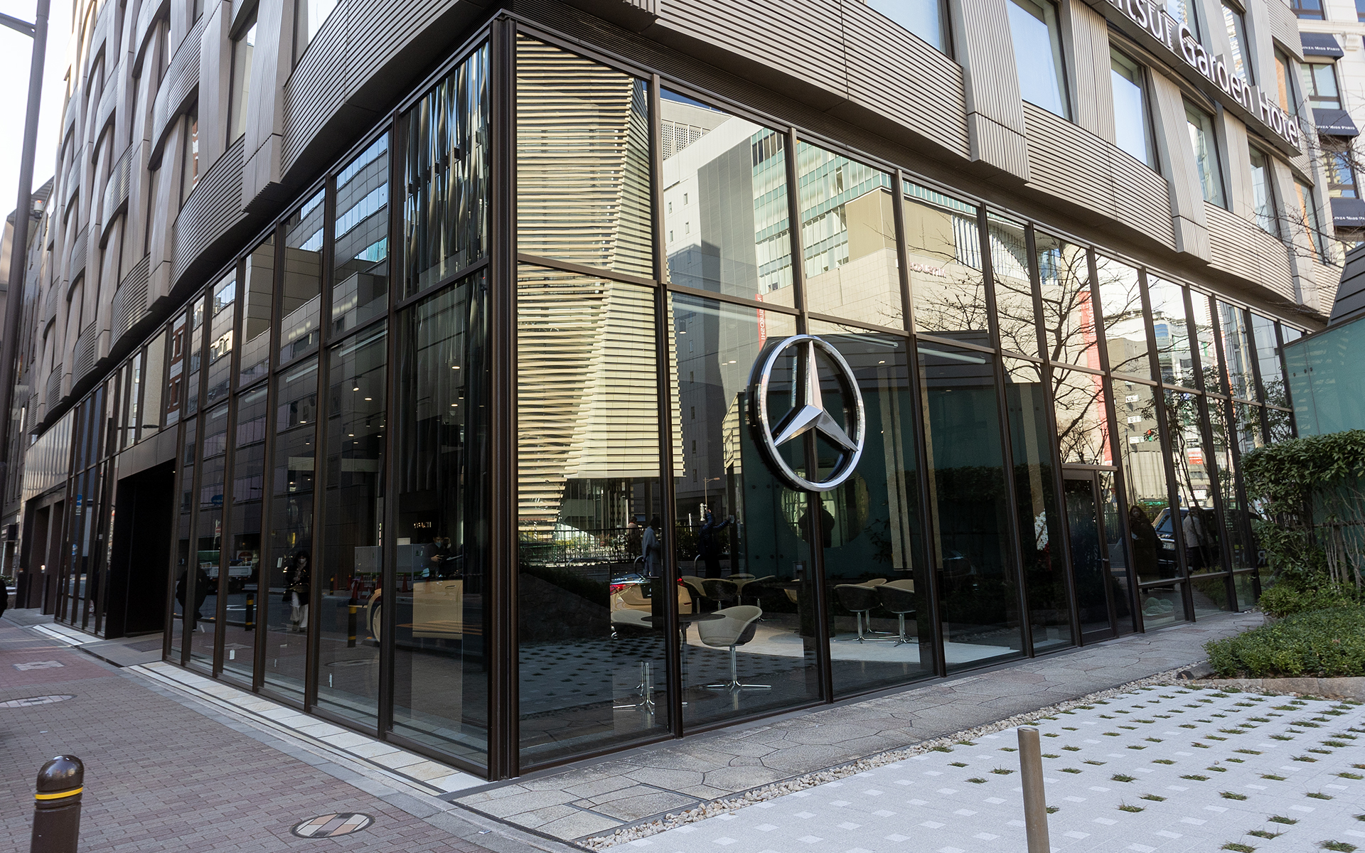 1月27日～2月7日まで東京都中央区銀座5丁目にある「スターズ＠メルセデス・ベンツ銀座」で展示されている