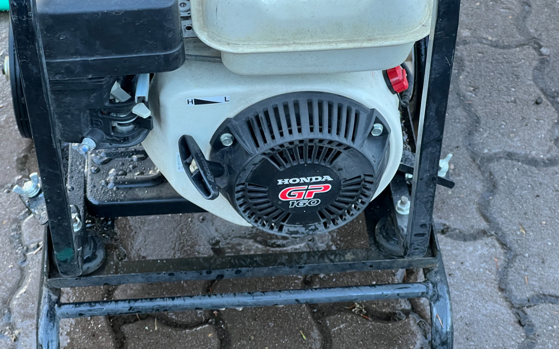 高圧洗浄機のエンジンもホンダだった……