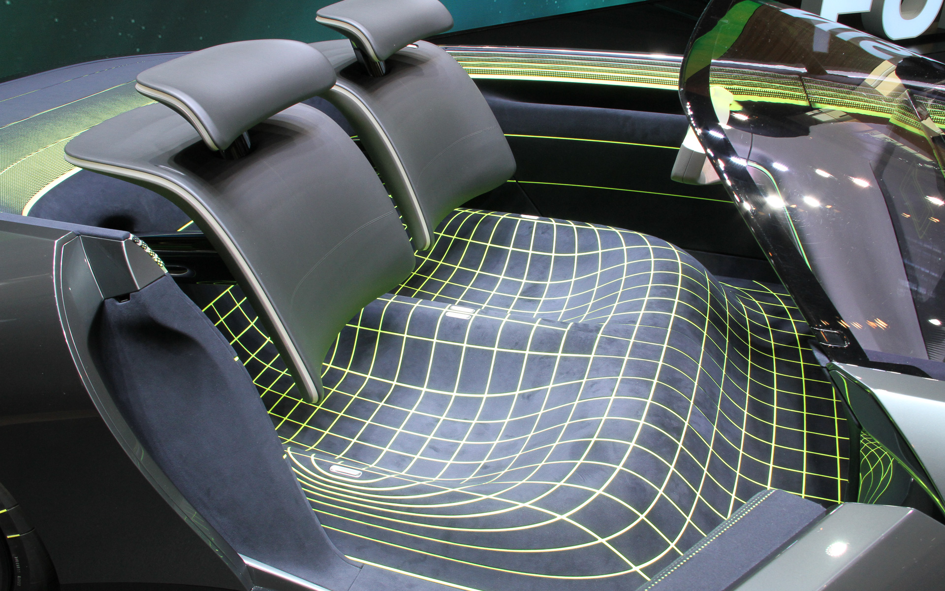 1990年代を想起させるグラフィックを採用したインテリア