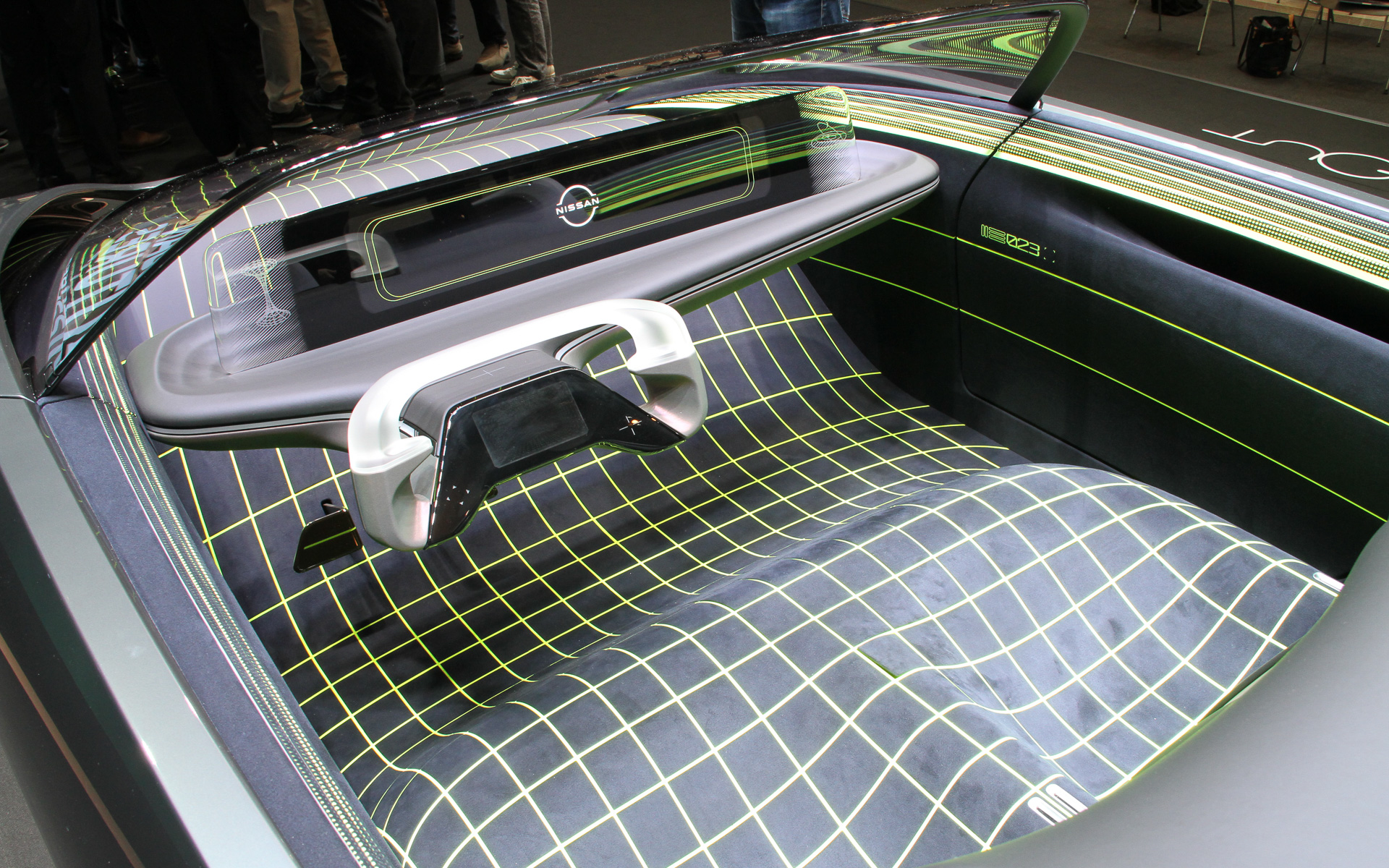 1990年代を想起させるグラフィックを採用したインテリア