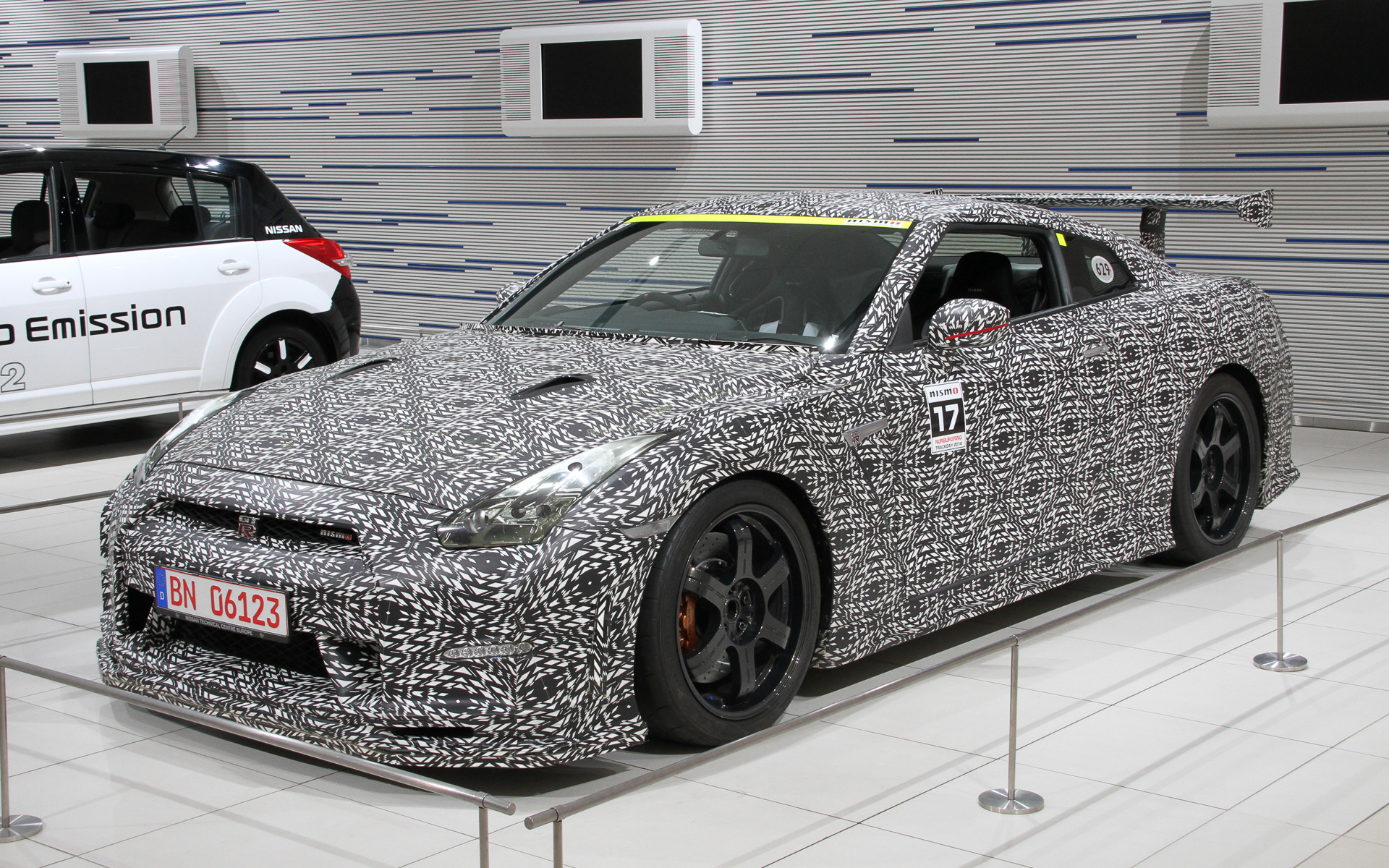 プロパイロットコンセプトゼロ試作車など普段なかなかお目にかかれないモデルや、e-POWER車など多数の電動車も展示される。その中でGT-R NISMO ニュルブルクリンクタイムアタック車は異彩を放つが、将来の電動化を示唆したもの？