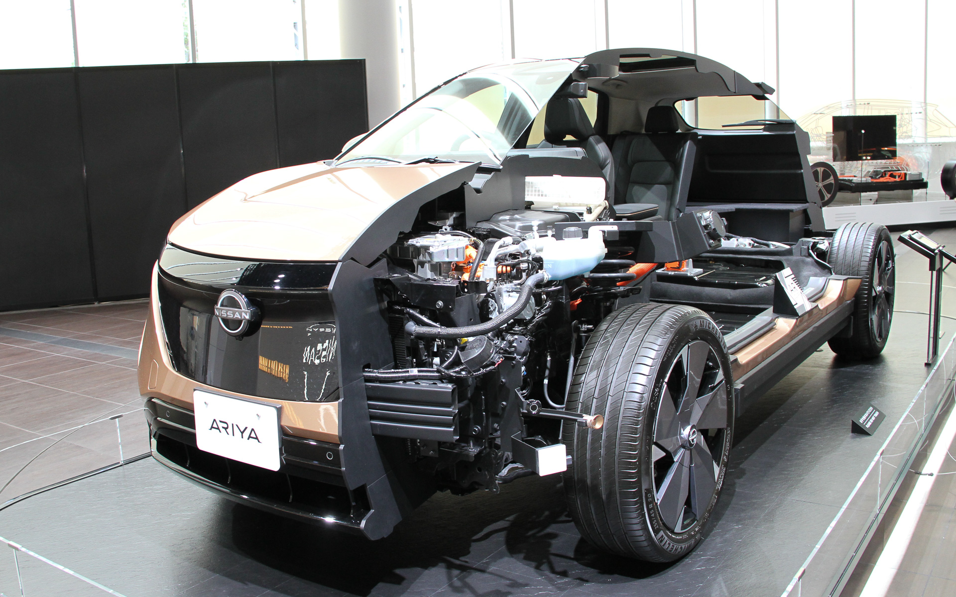 2月4日～3月1日の期間、日産が考える持続可能なモビリティと革新的なデザインの未来を体感できるイベント「Nissan FUTURES」を日産グローバル本社ギャラリーで開催。Max-Outの展示とともにMax-Outのシミュレーター体験、アリアのカットモデルなども展示される