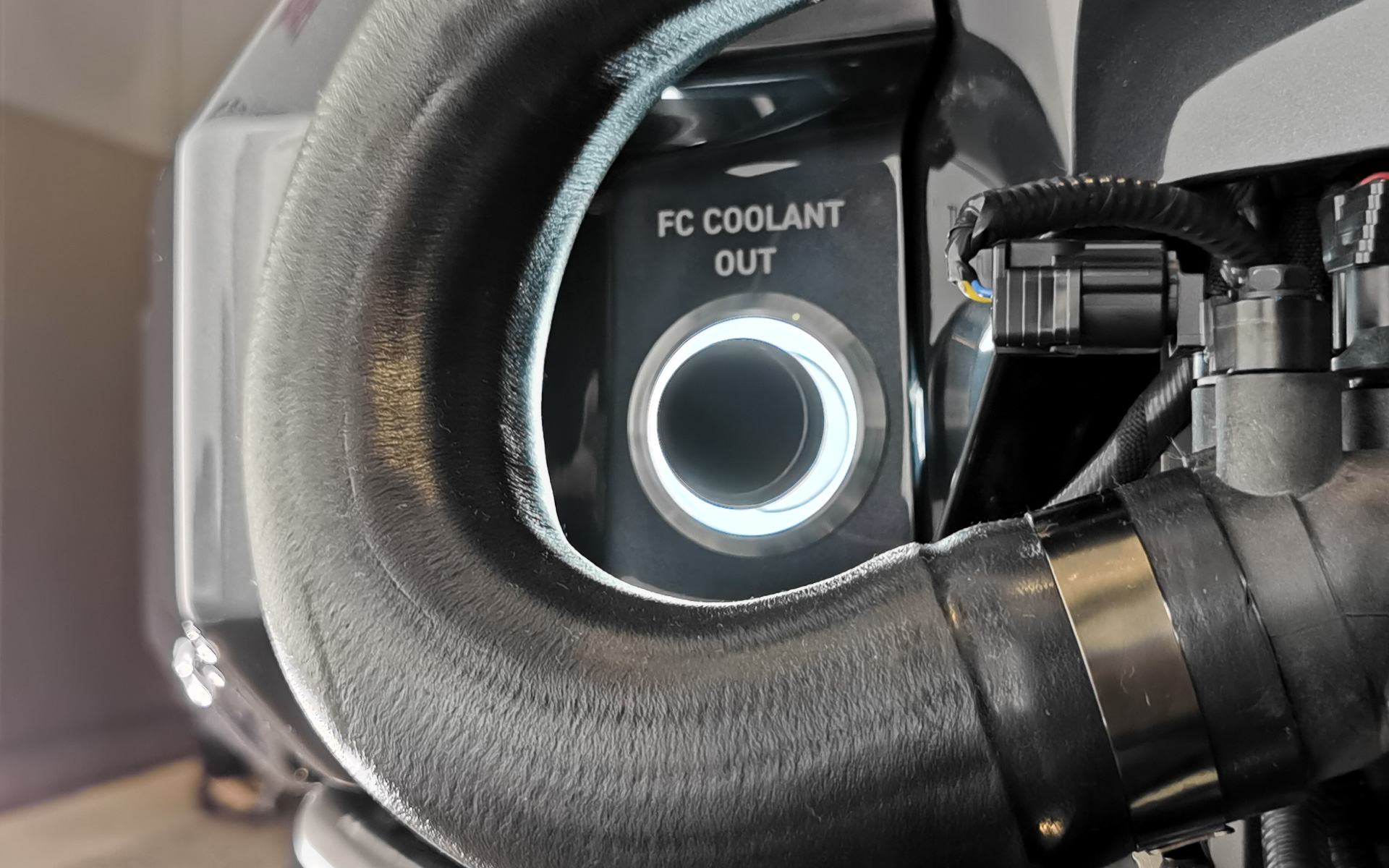 燃料電池用クーラントポート