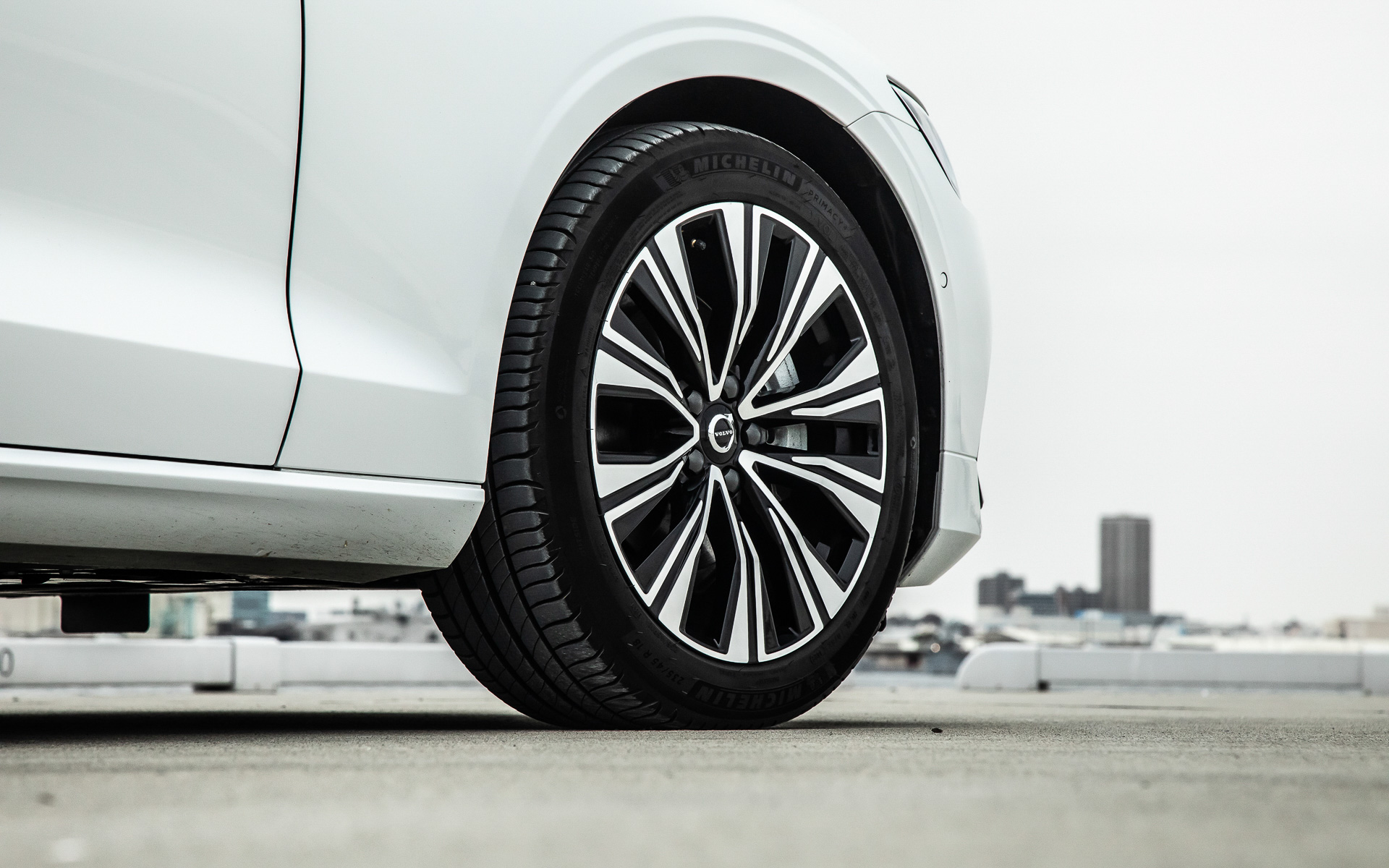 ステーションワゴンの「V60 Ultimate B4」（659万円）。ボディサイズは4780×1850×1435mm（全長×全幅×全高）、ホイールベースは2870mm